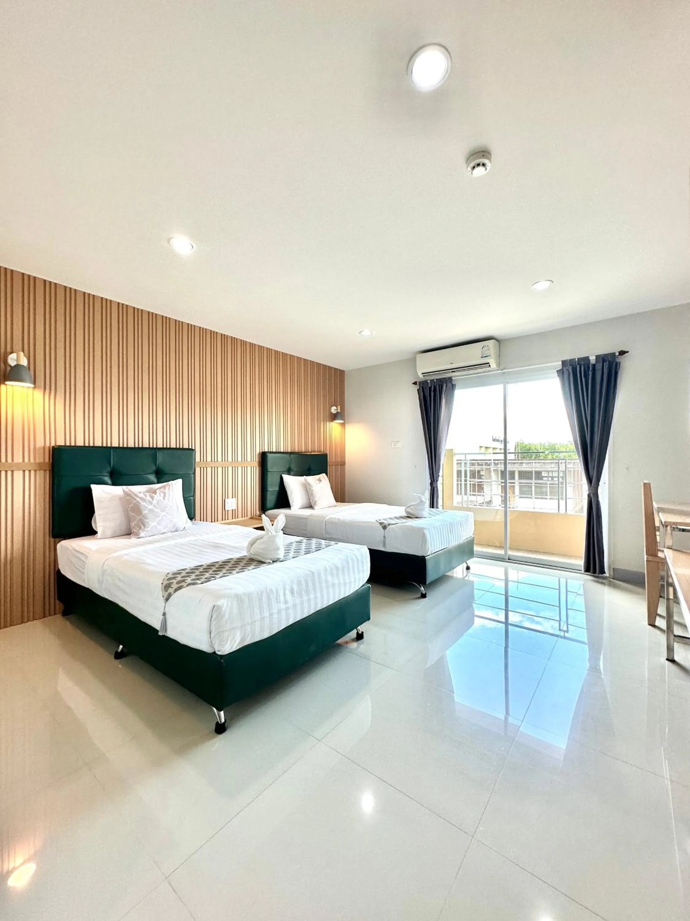 Bed in Jaroonsak Grand