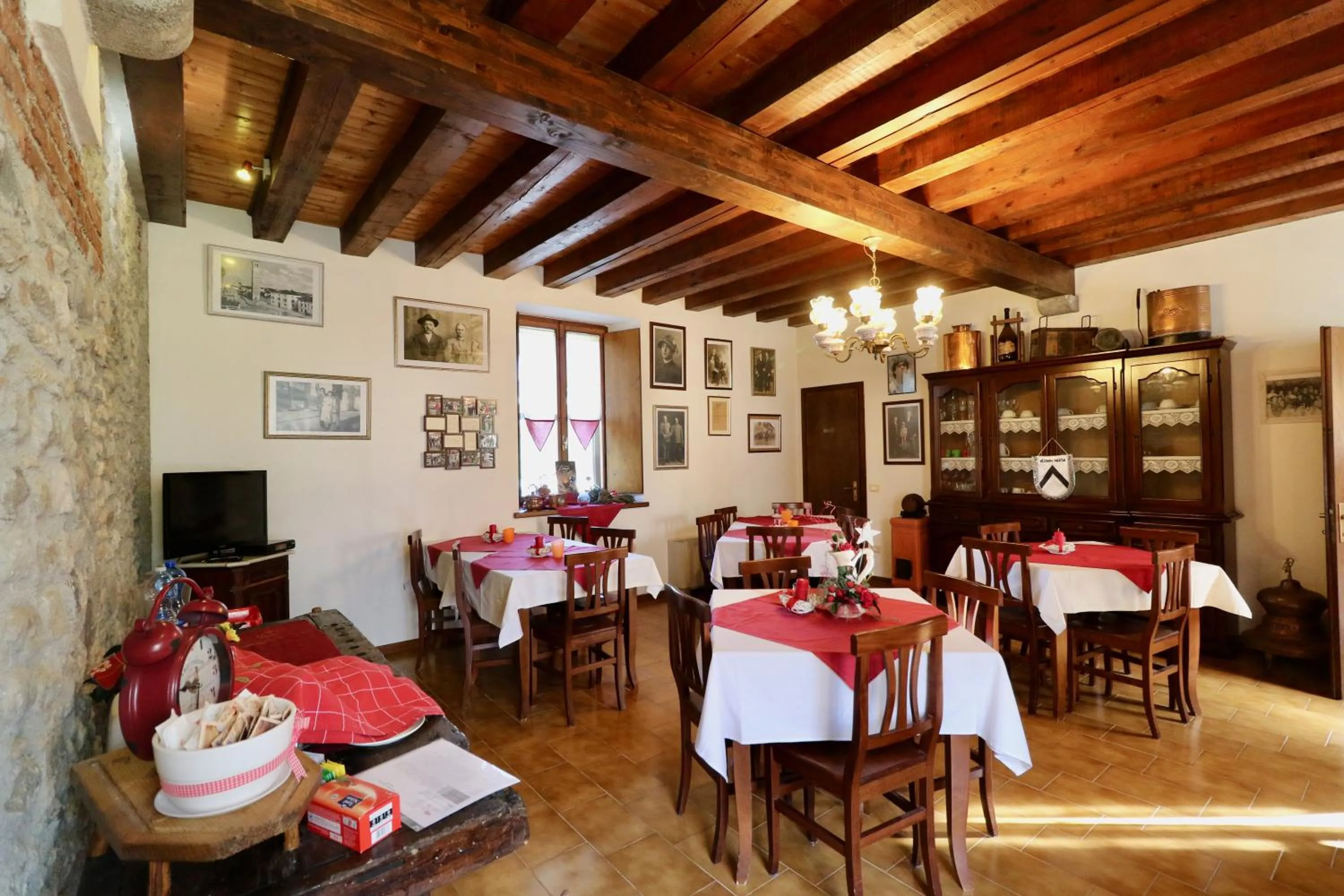 Restaurant/places to eat in Casa Pellis