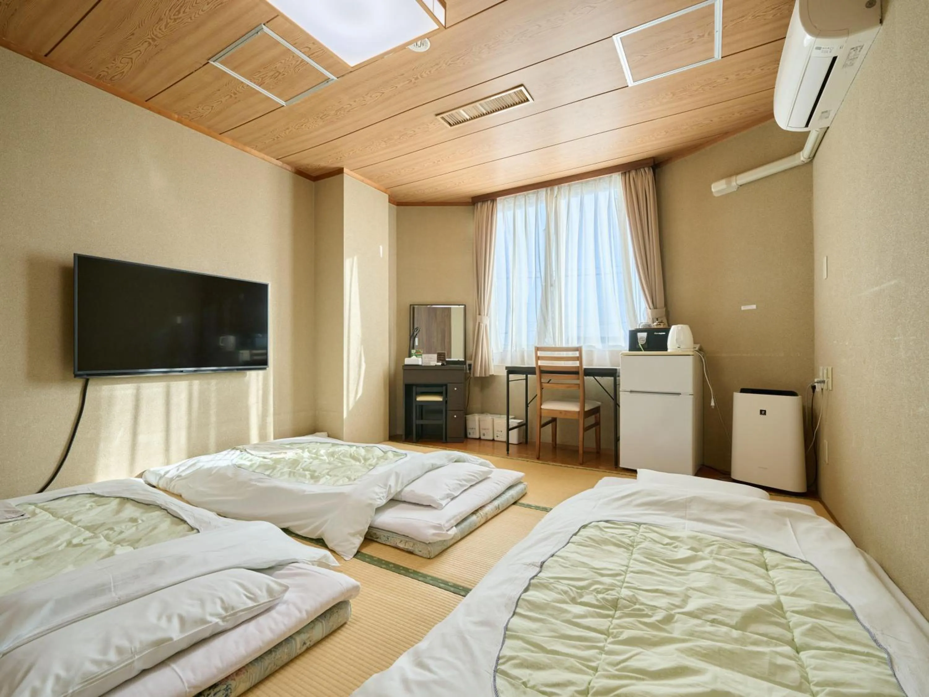 Photo of the whole room, Bed in Okasan Hotel