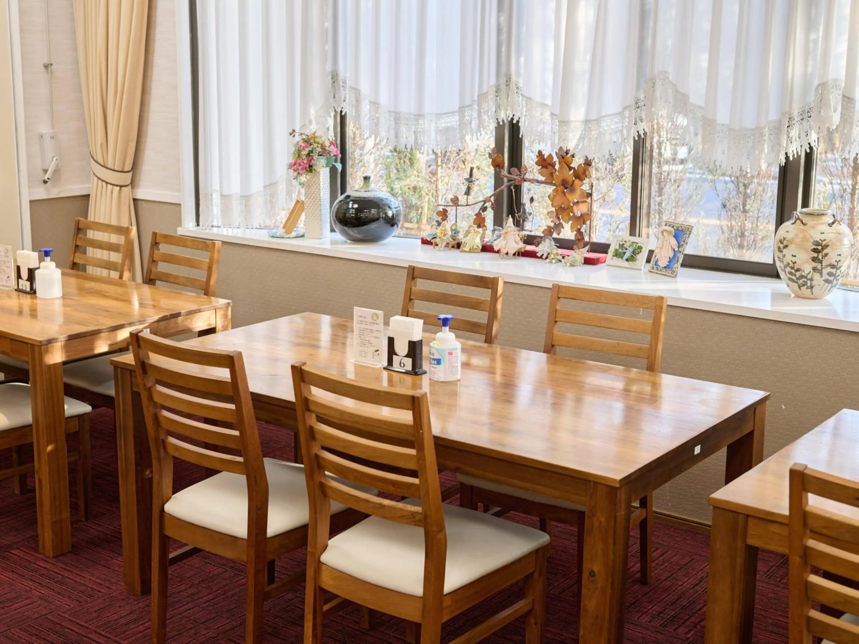 Restaurant/places to eat in Okasan Hotel