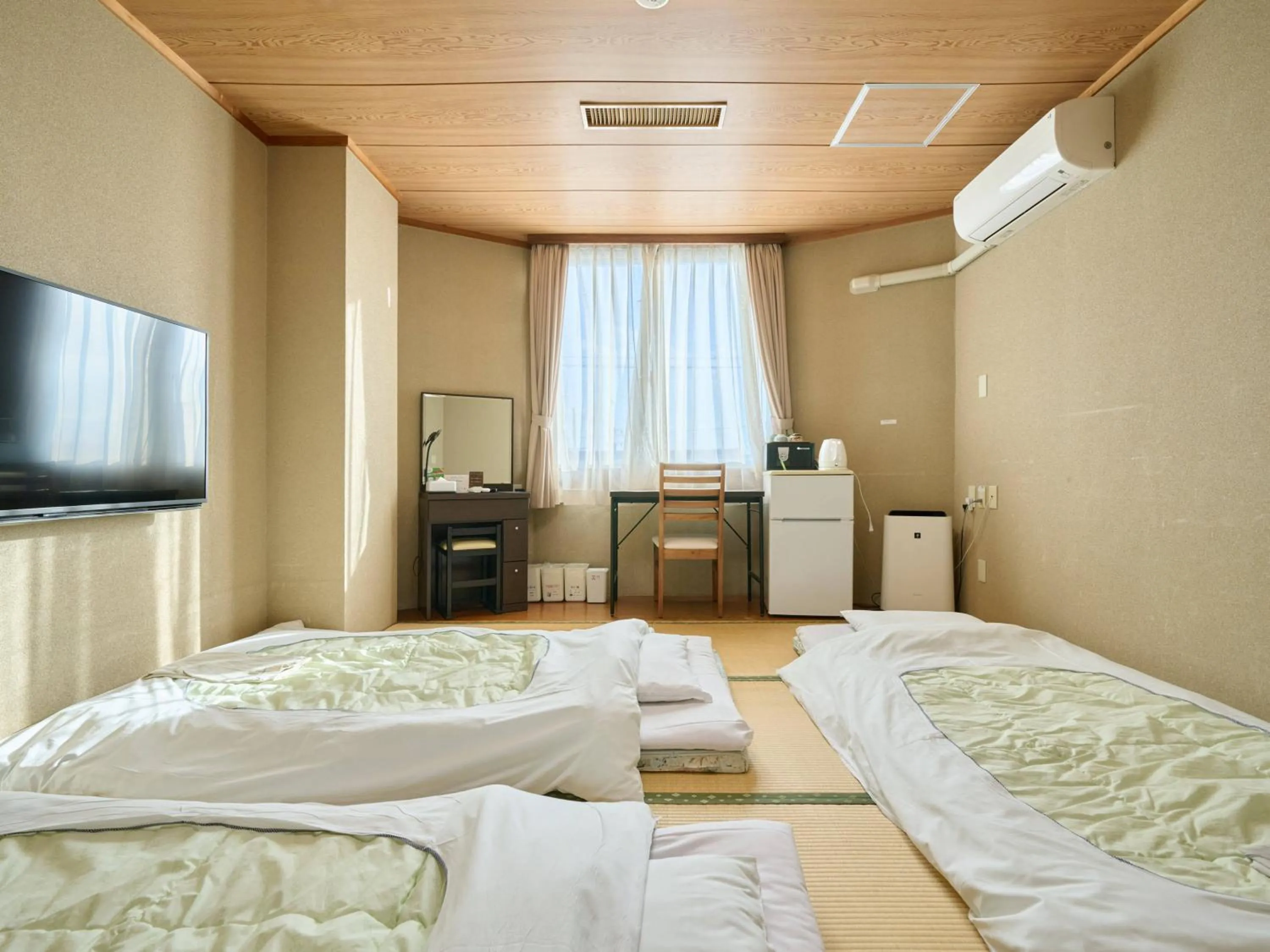 Photo of the whole room, Bed in Okasan Hotel