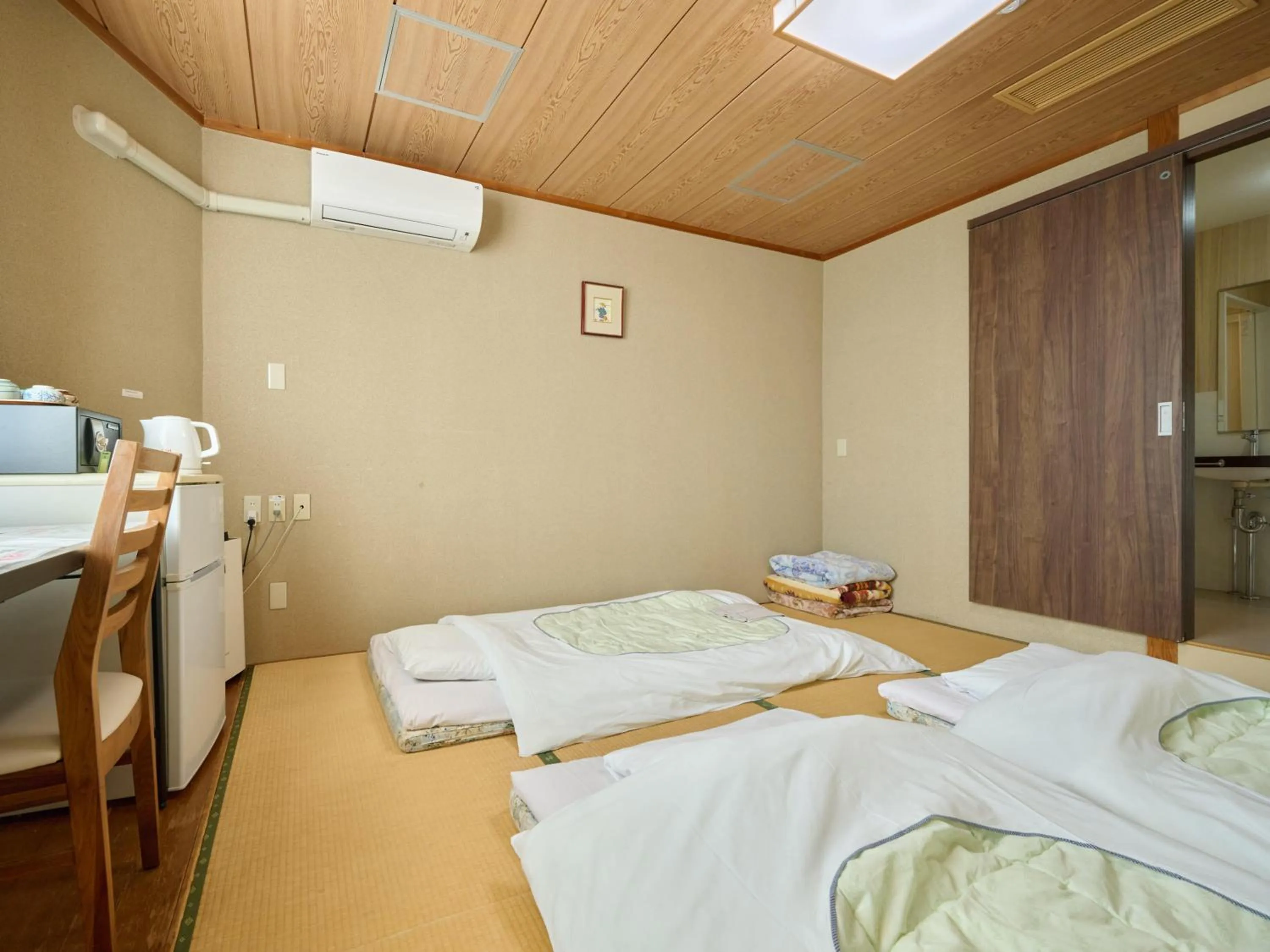 Photo of the whole room, Bed in Okasan Hotel