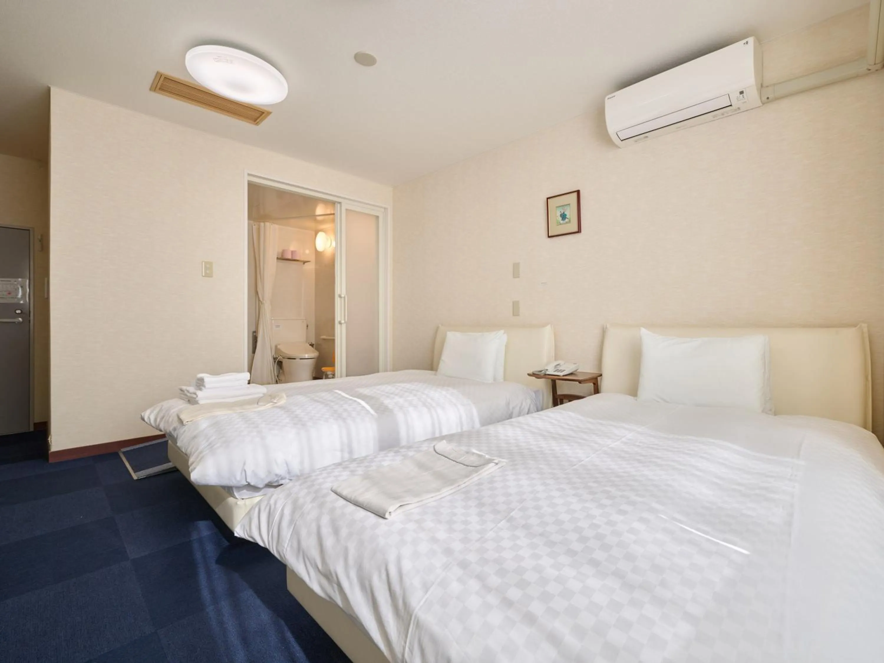 Photo of the whole room, Bed in Okasan Hotel