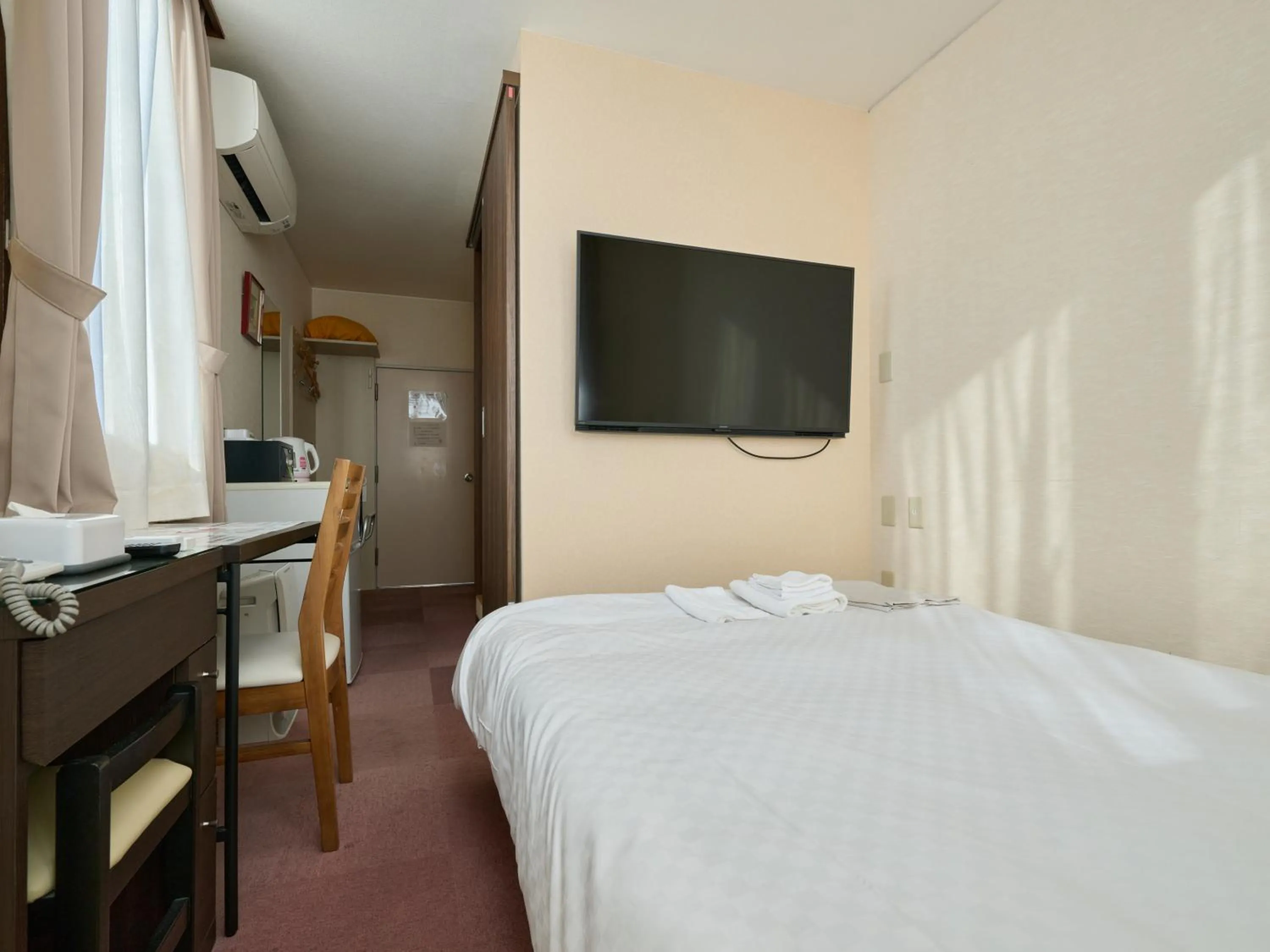 Photo of the whole room, Bed in Okasan Hotel