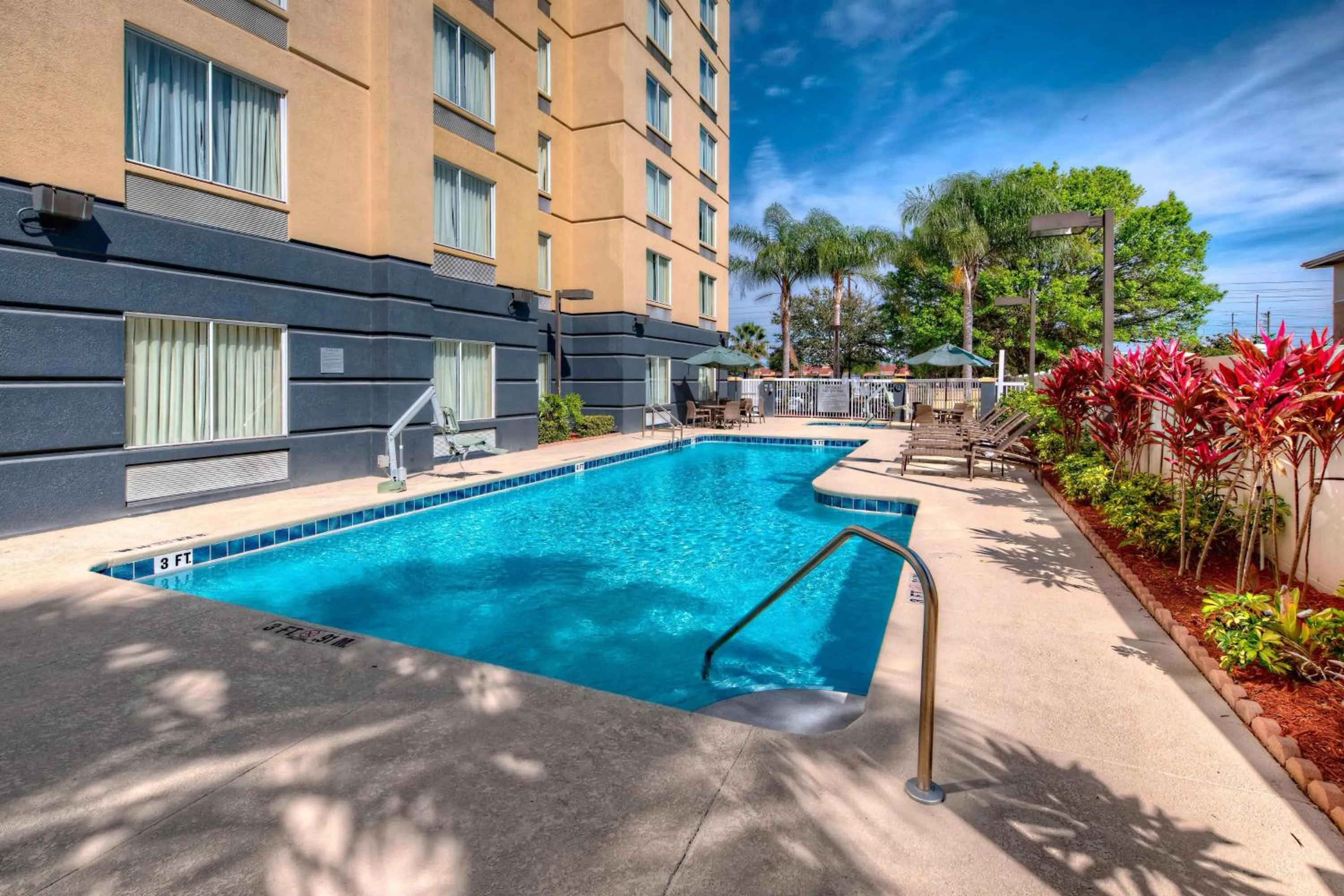 Swimming pool in Fairfield Inn and Suites by Marriott Orlando Near Universal Orlando
