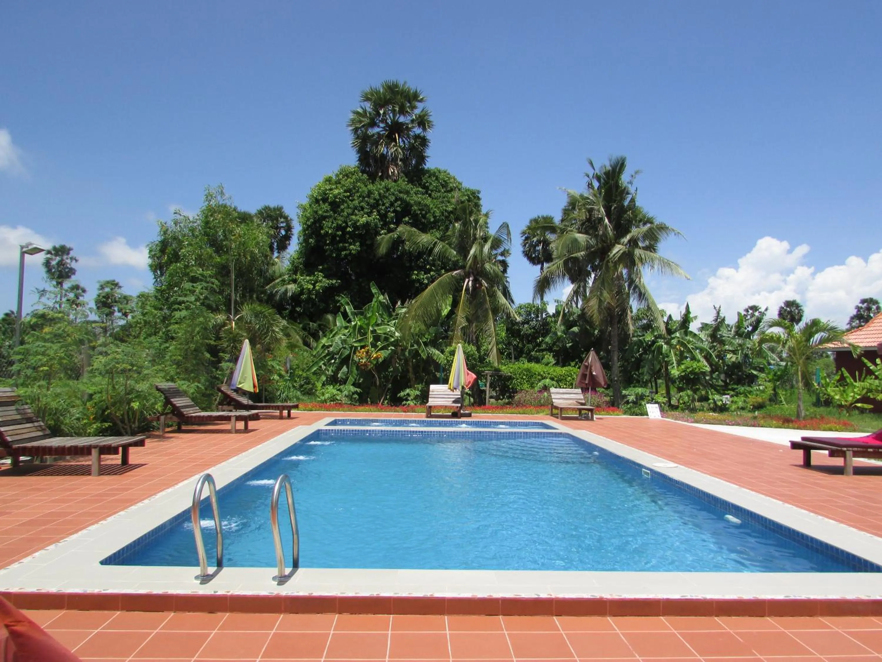 Swimming pool in Phoumrumduol Bungalow