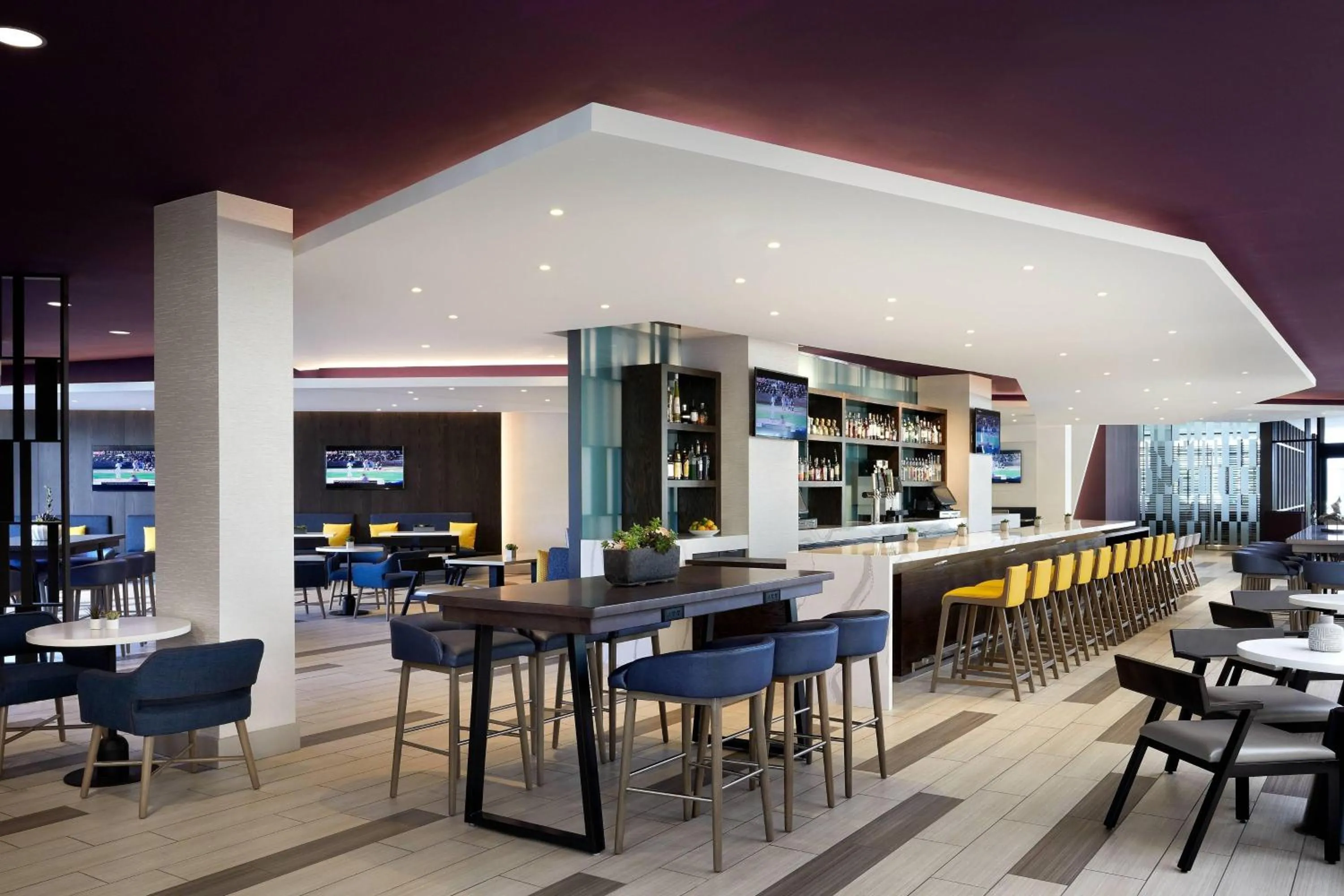 Lounge or bar in Ventura Beach Marriott