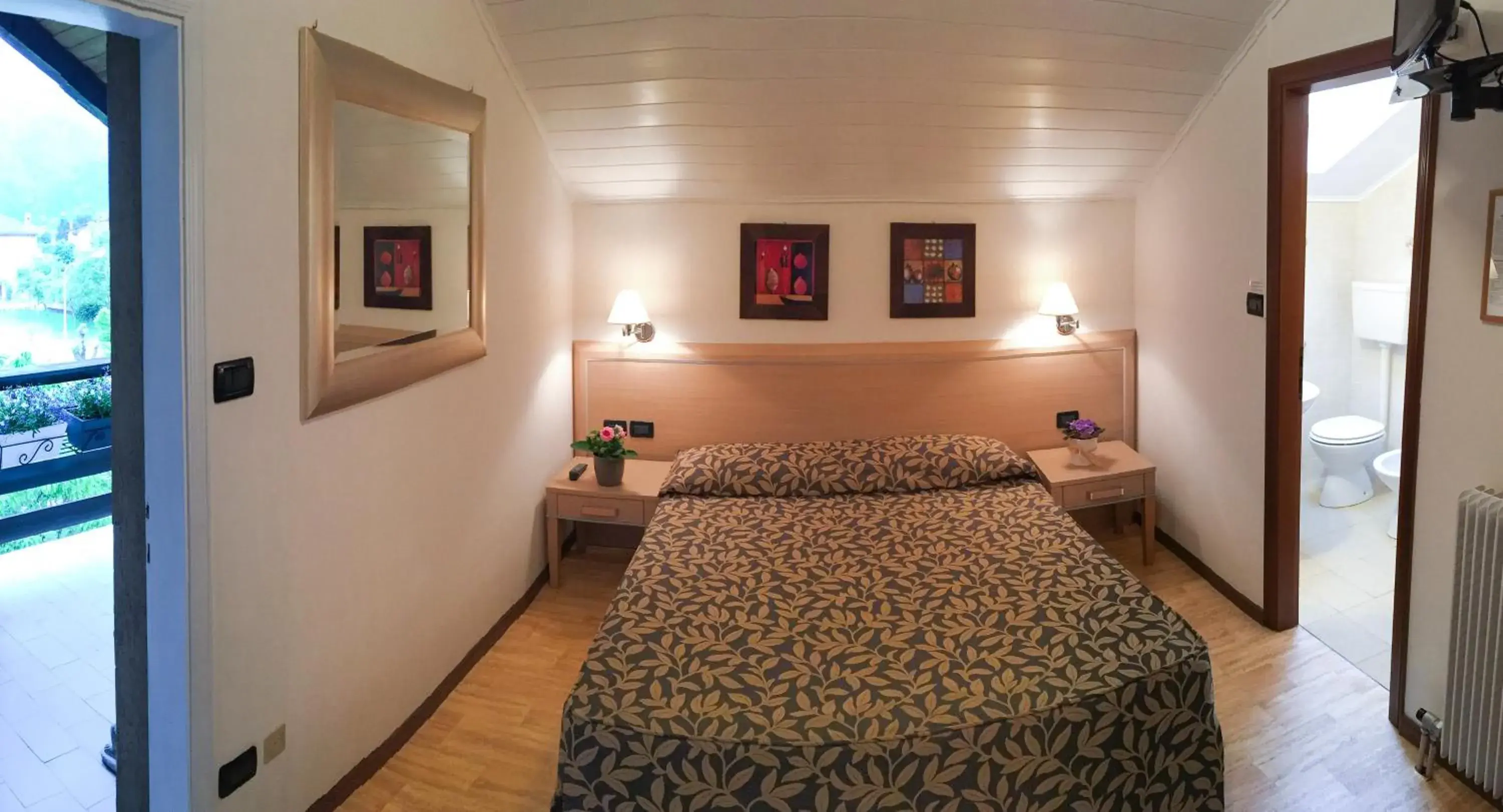 Double Room with Balcony in Hotel Monte Cimone Double Room with Balcony in Hotel Monte Cimone