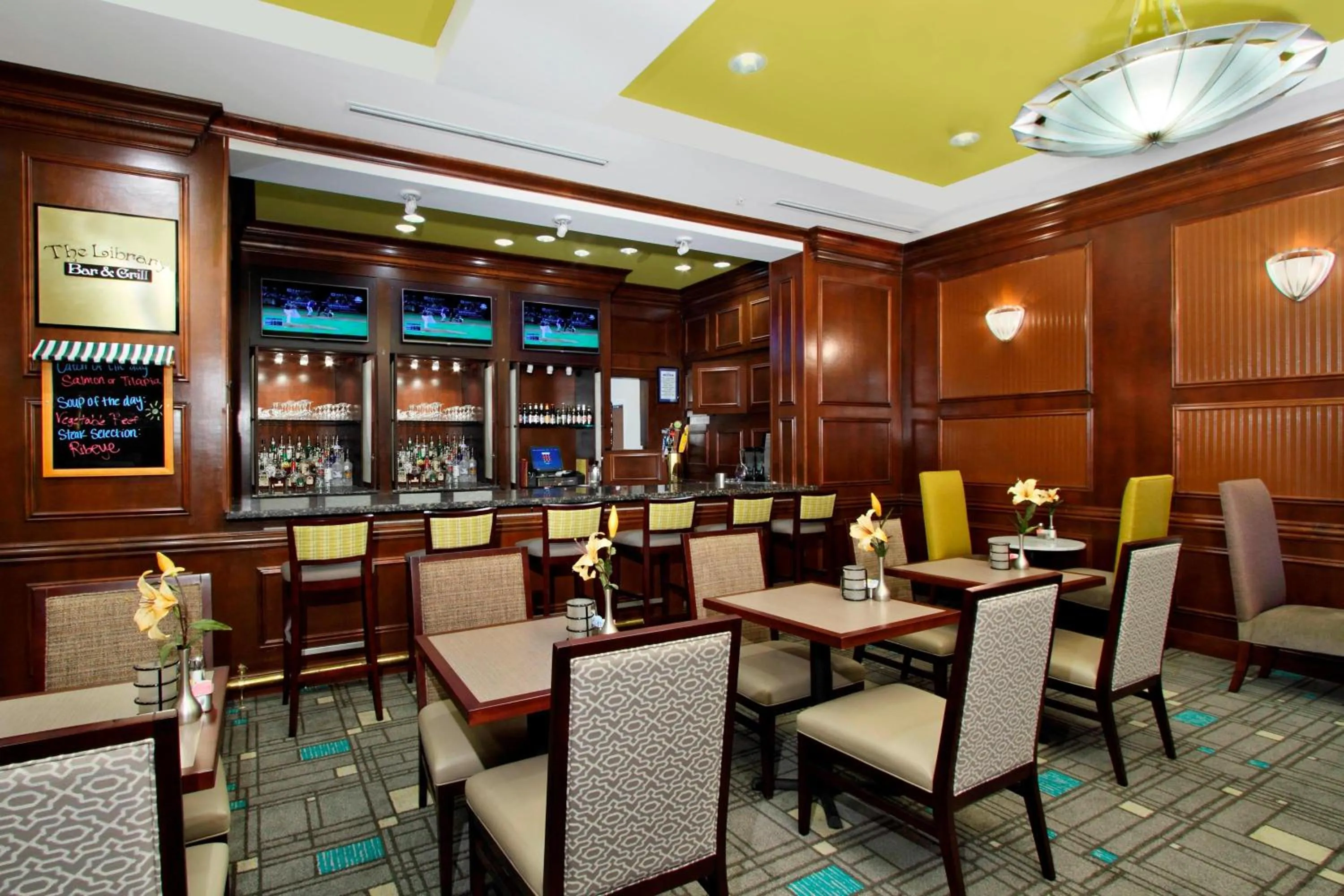 Lounge or bar in Residence Inn DFW Airport North/Grapevine