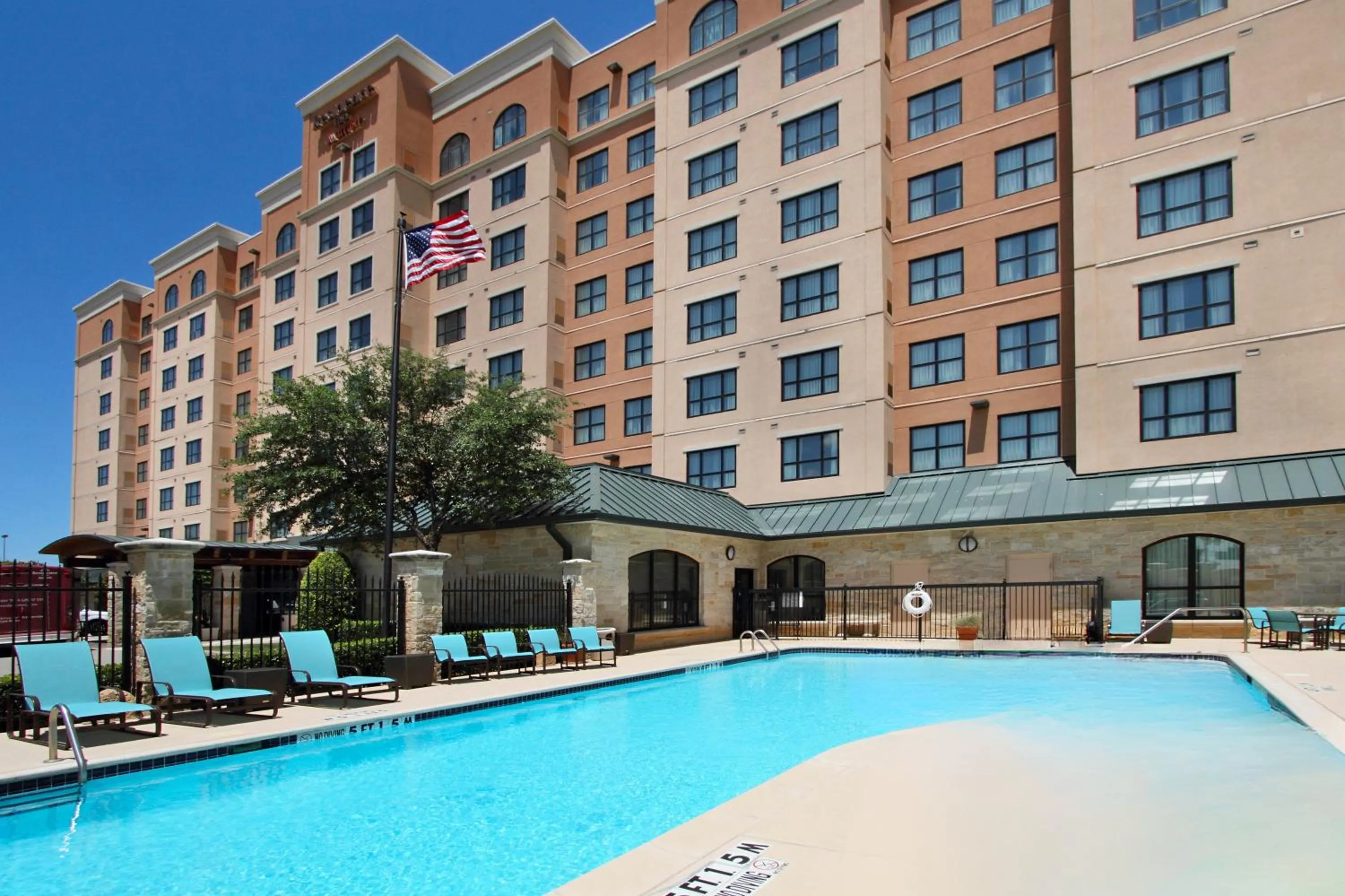 Swimming pool in Residence Inn DFW Airport North/Grapevine
