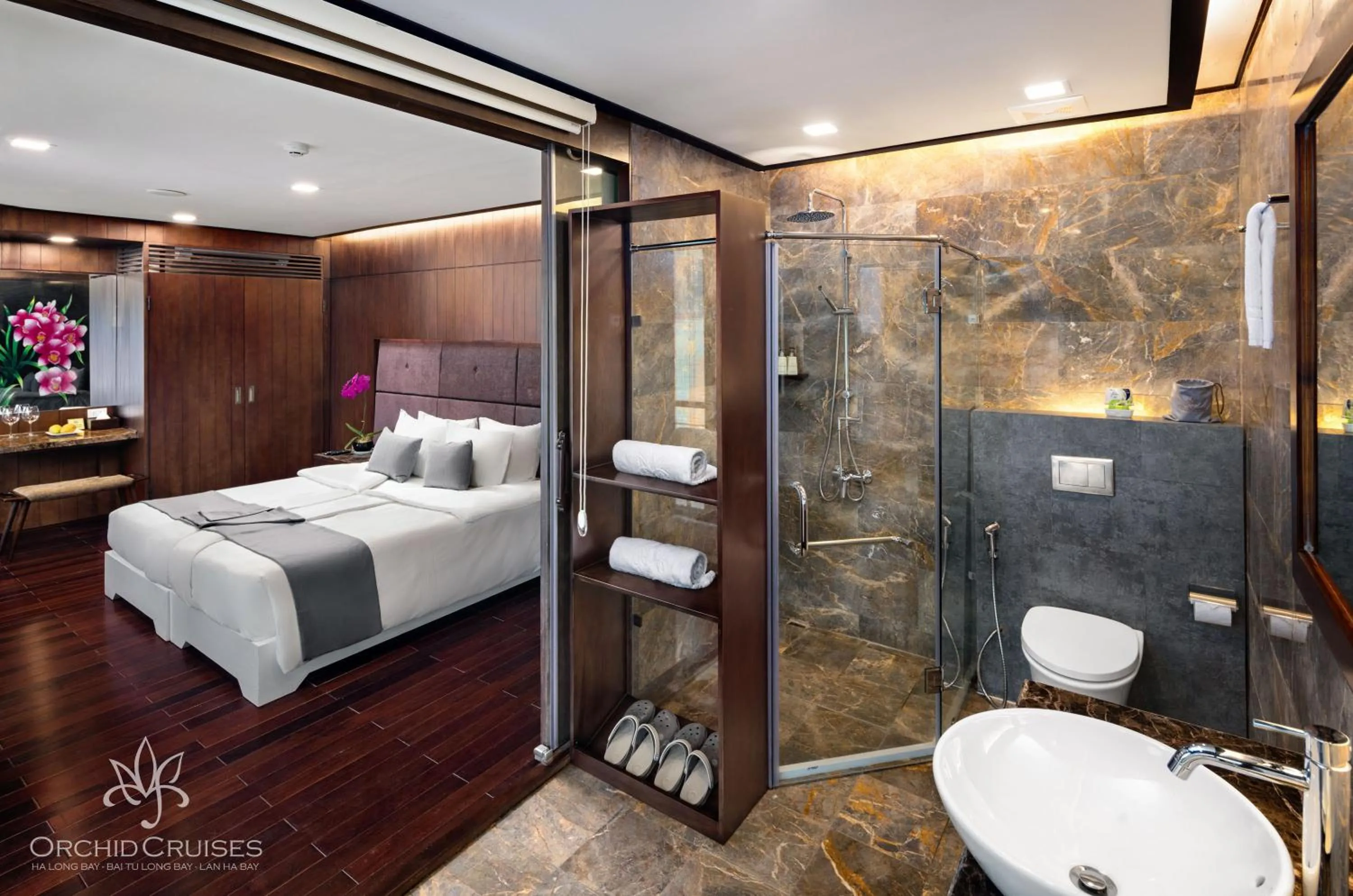 Shower, Bed in Orchid Classic Cruise