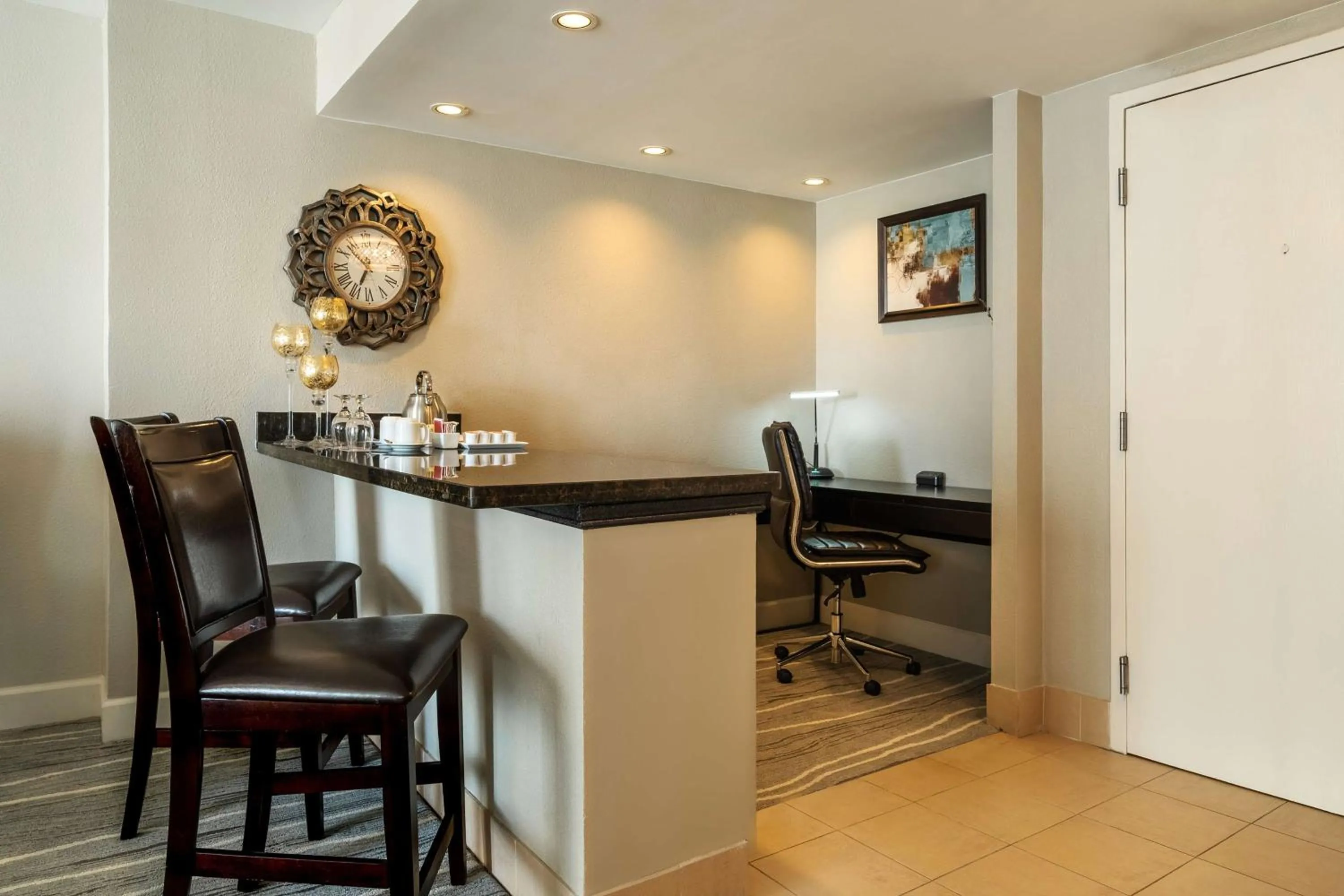 Photo of the whole room in Hyatt Regency Miami