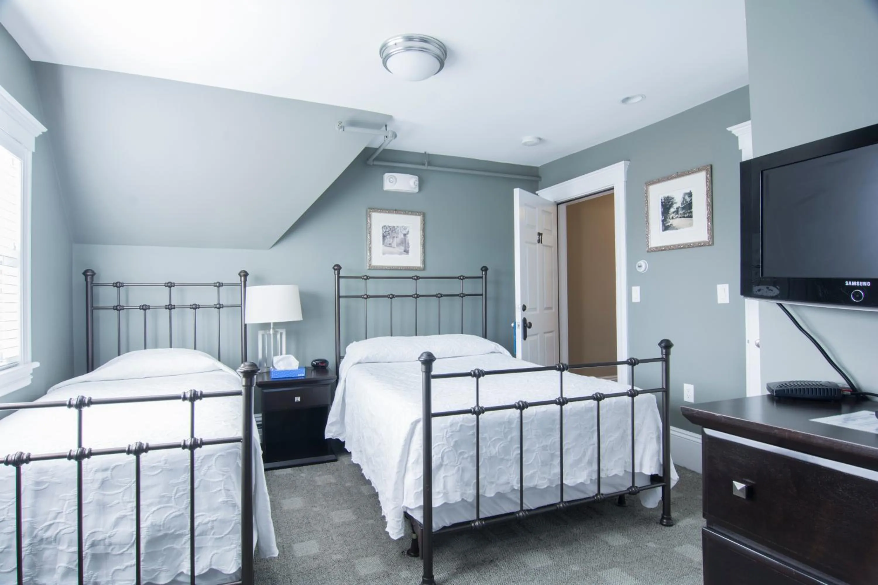 Standard Room with Two Double Beds in Longwood Inn