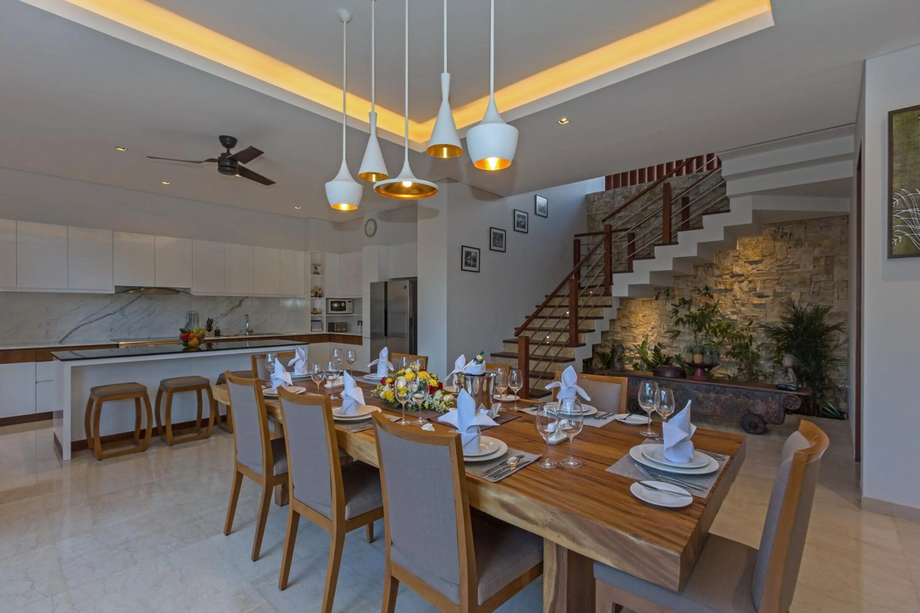 Dining area in Villa Meliya
