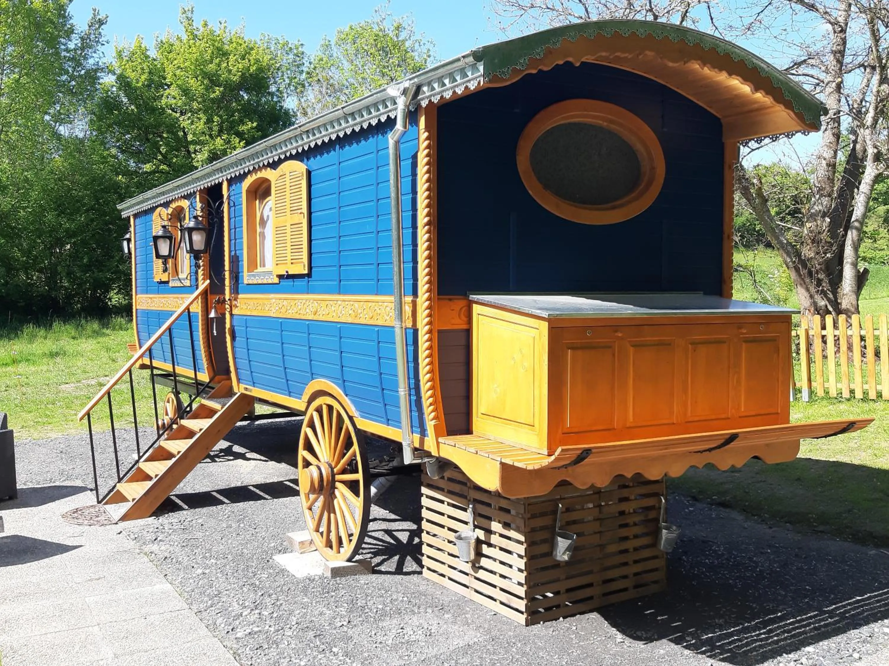 Facade/entrance in Du Coté de Lacoume