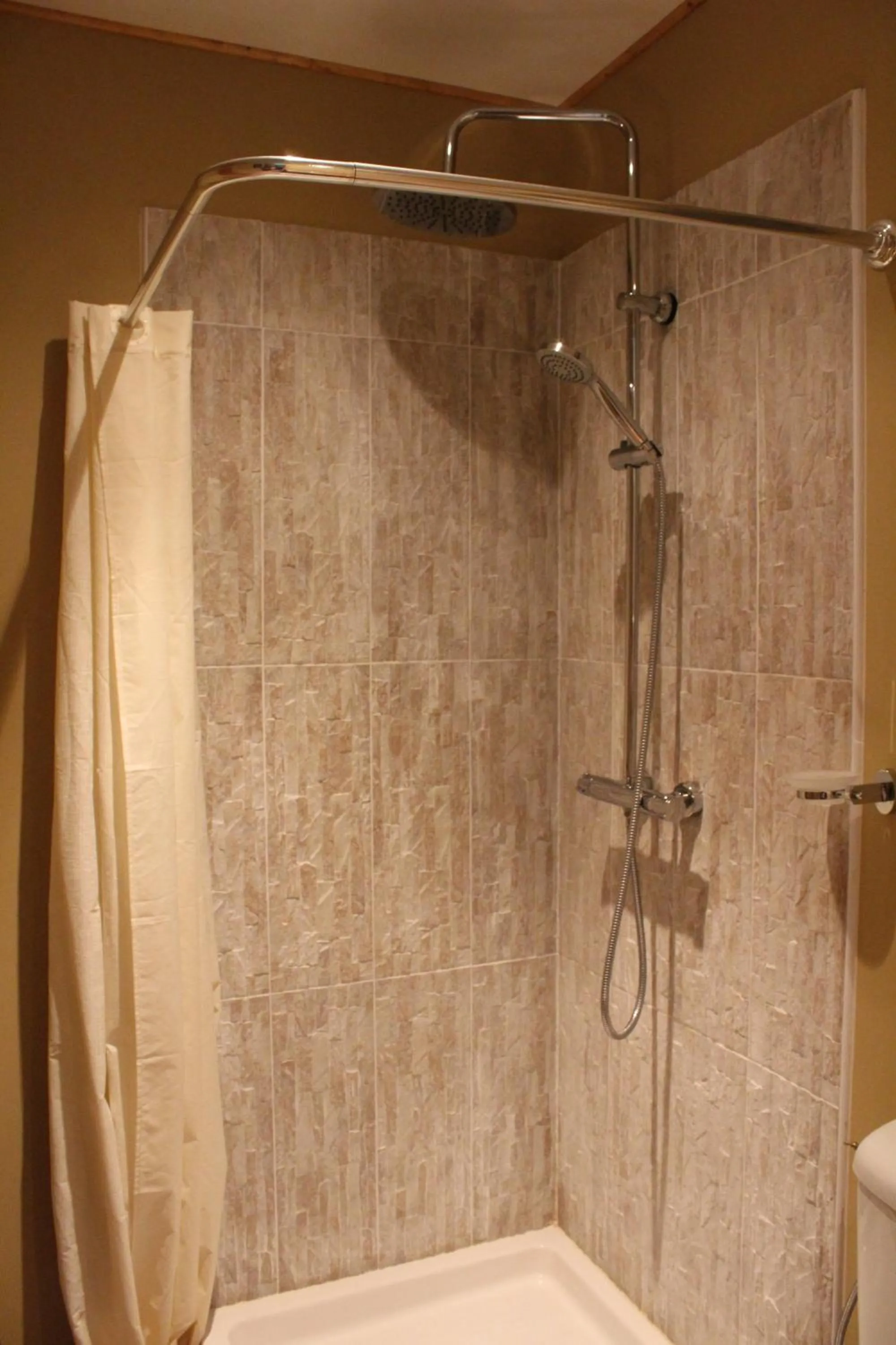 Shower in Du Coté de Lacoume