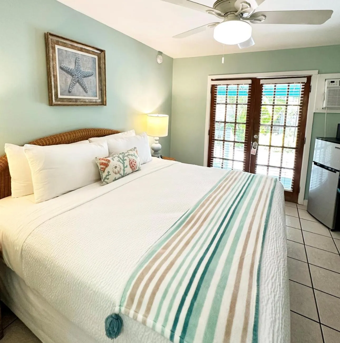 Bed in Westwinds Inn