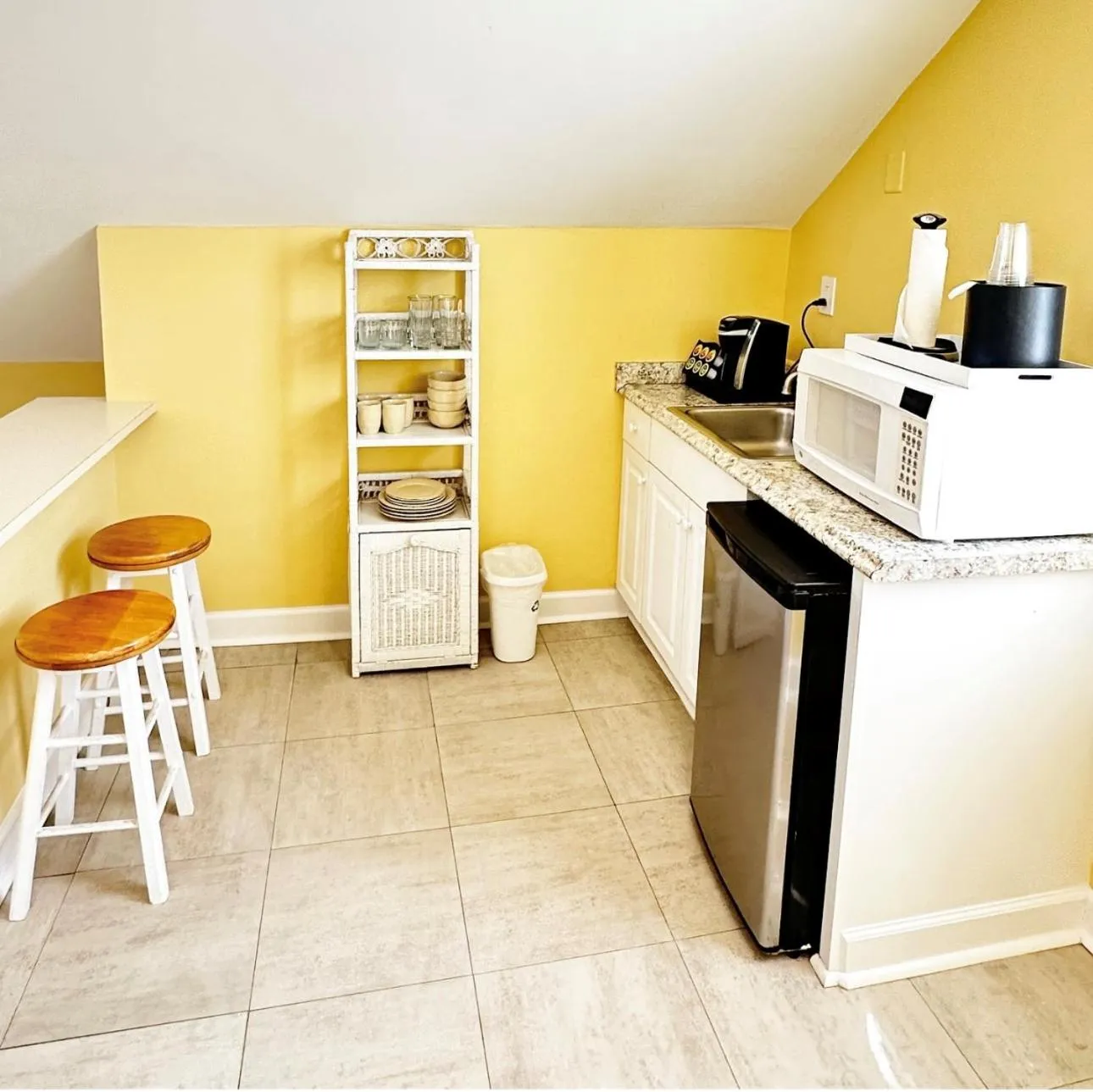 Coffee/tea facilities in Westwinds Inn