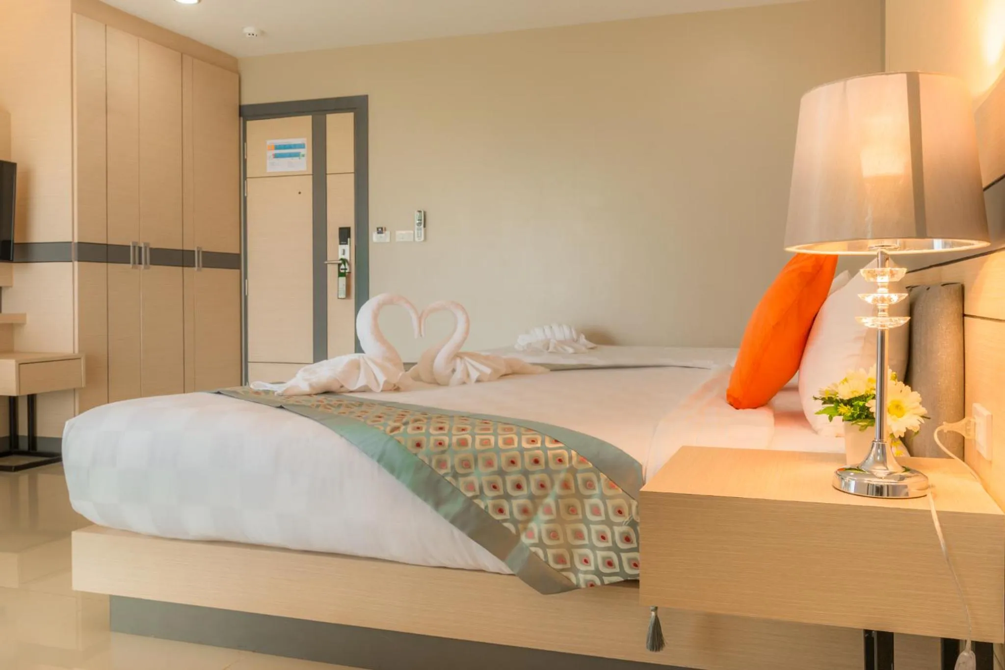Bed in The Smart Hotel Hat Yai