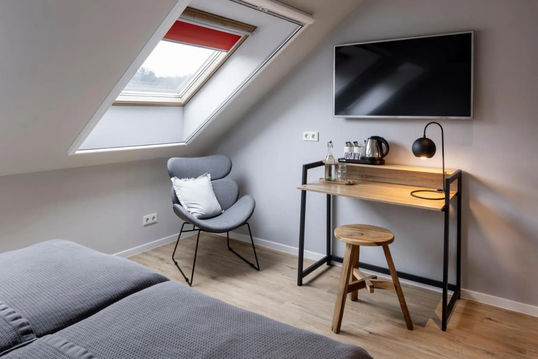 Photo of the whole room, Bed in Schloss Hertefeld & Hertefeldhof