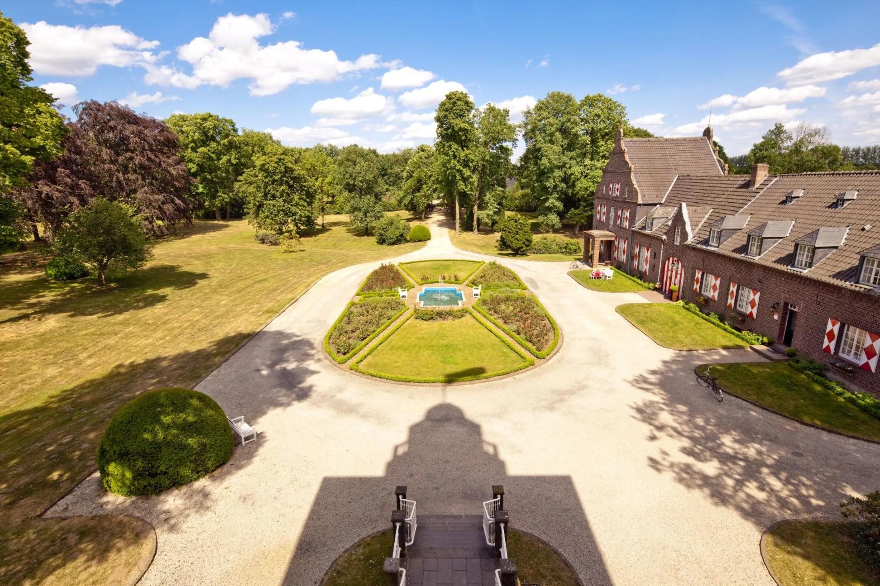 Garden view in Schloss Hertefeld & Hertefeldhof