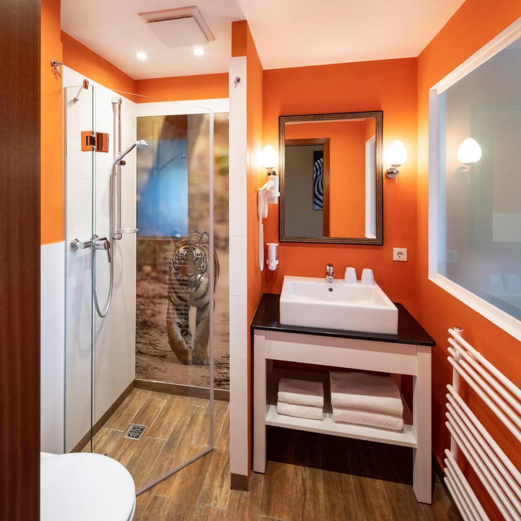 Shower, Bed in Schloss Hertefeld & Hertefeldhof