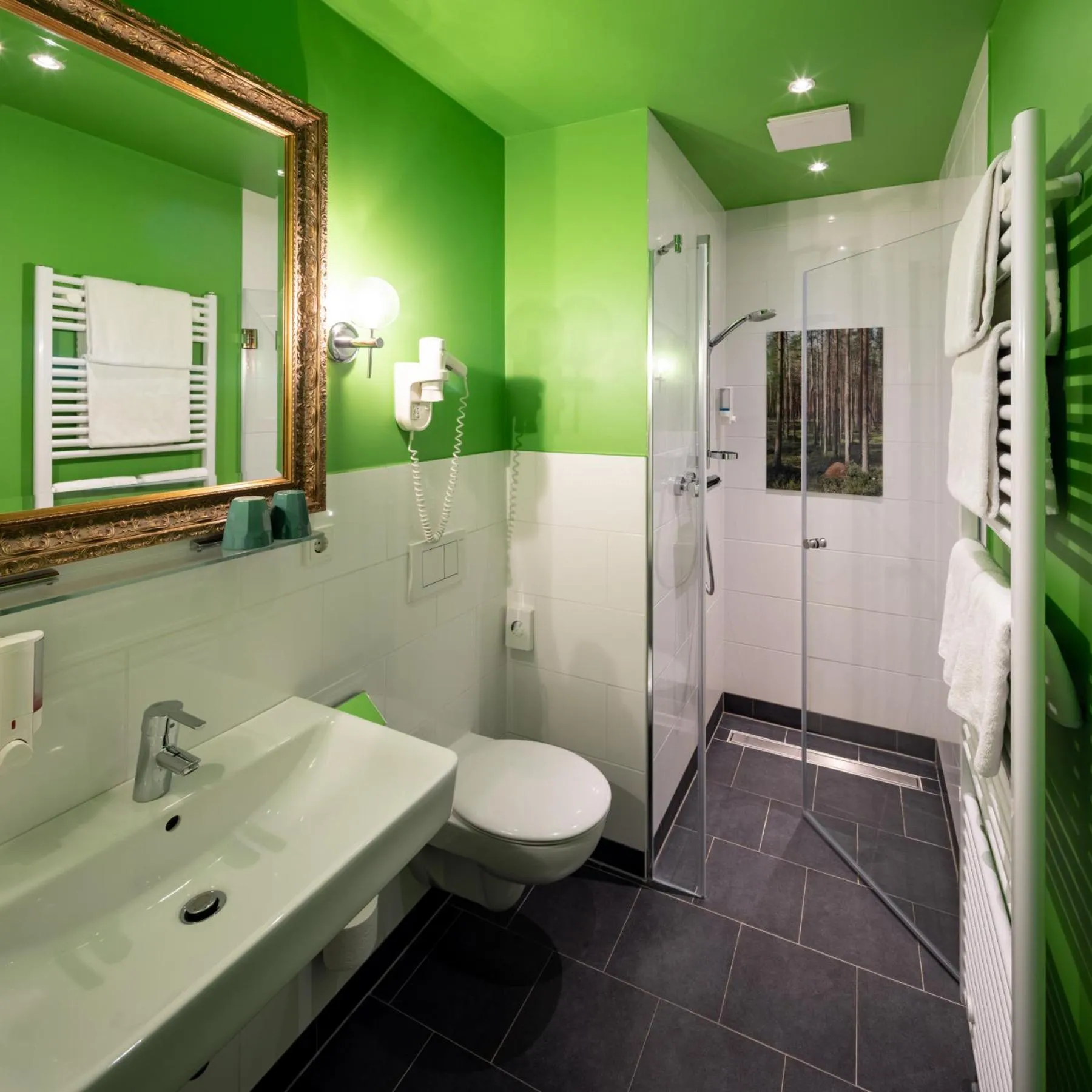 Shower in Schloss Hertefeld & Hertefeldhof