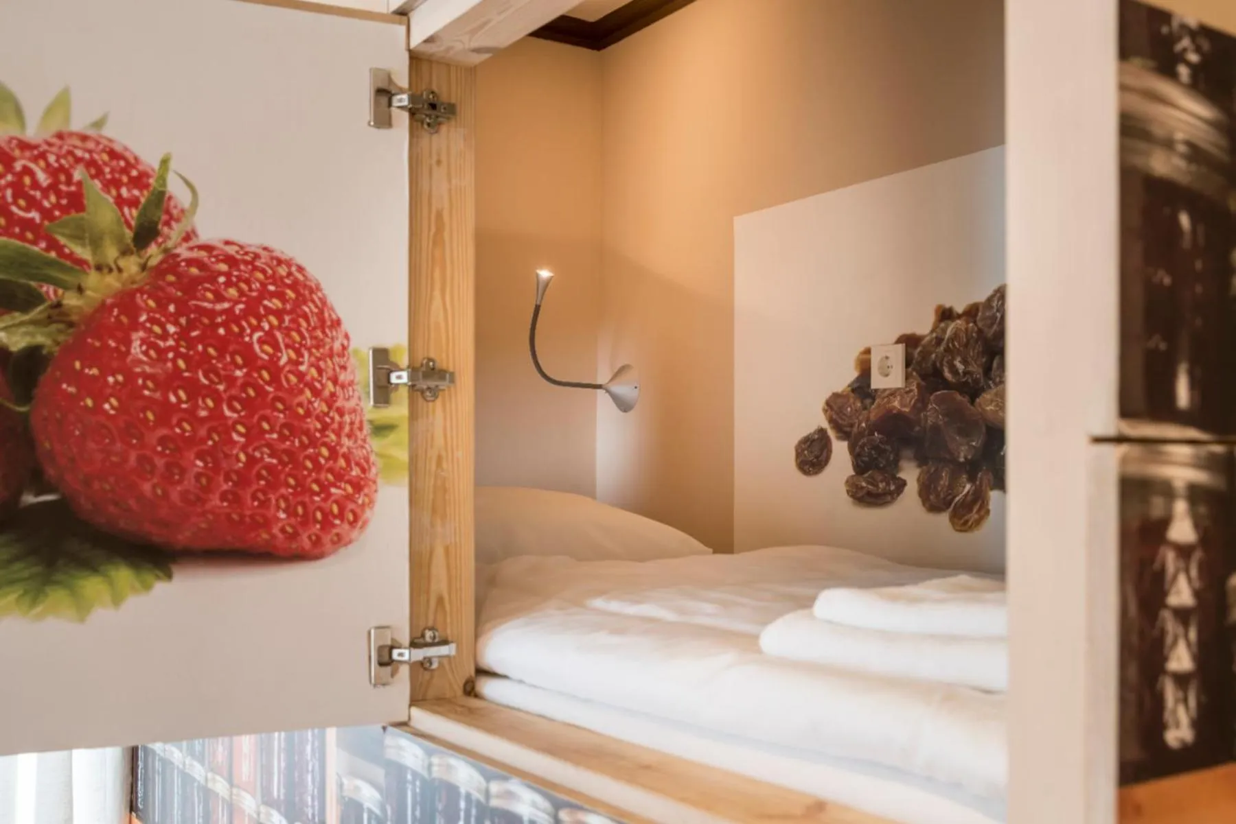 bunk bed, Bed in Schloss Hertefeld & Hertefeldhof