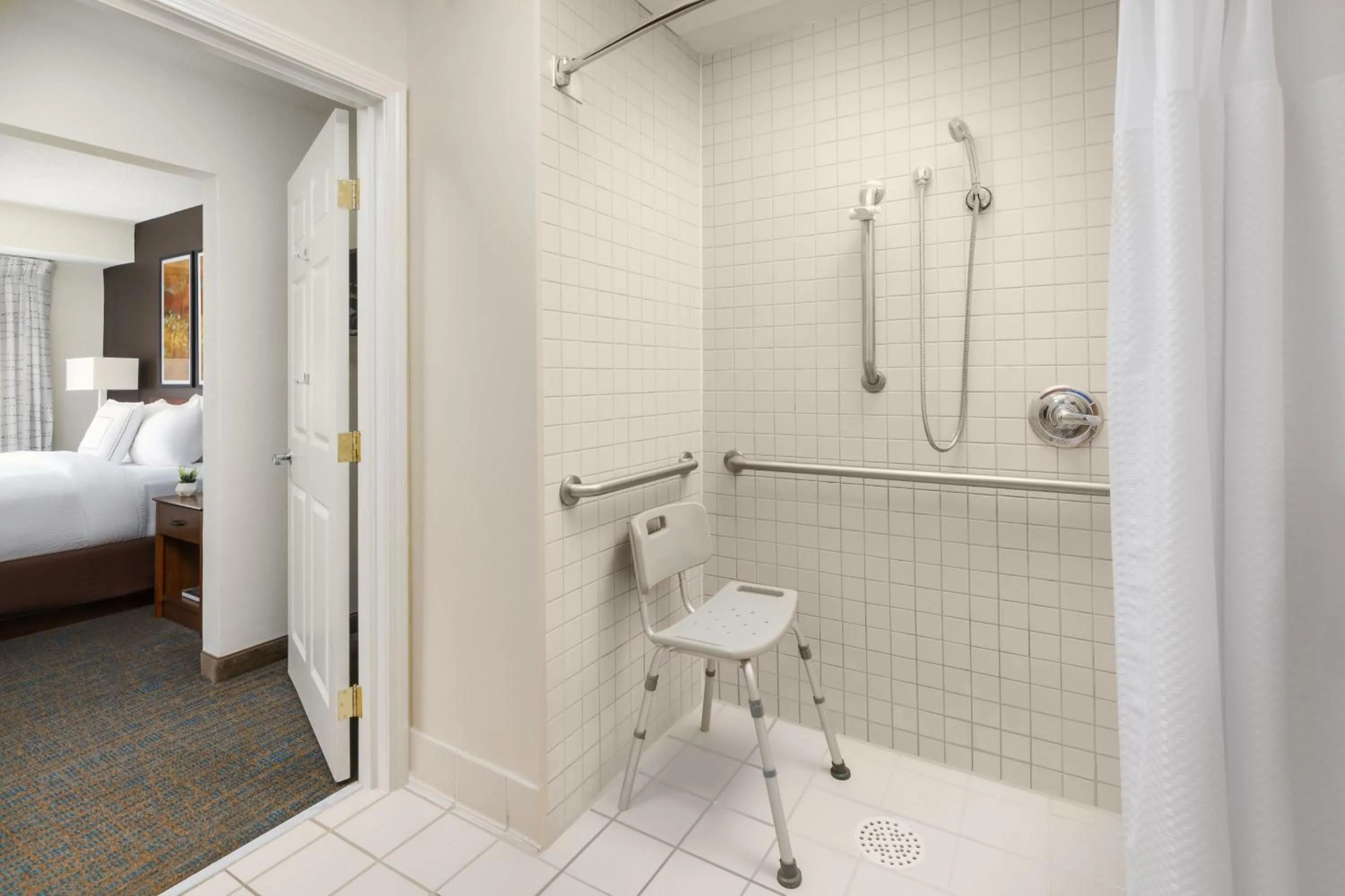 Bathroom, Bed in Residence Inn Philadelphia/Montgomeryville