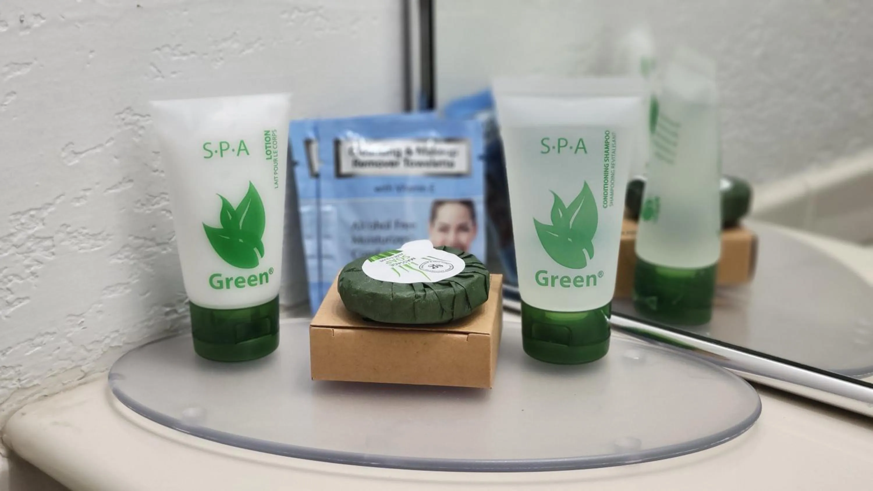 Bathroom in Geary Parkway Motel