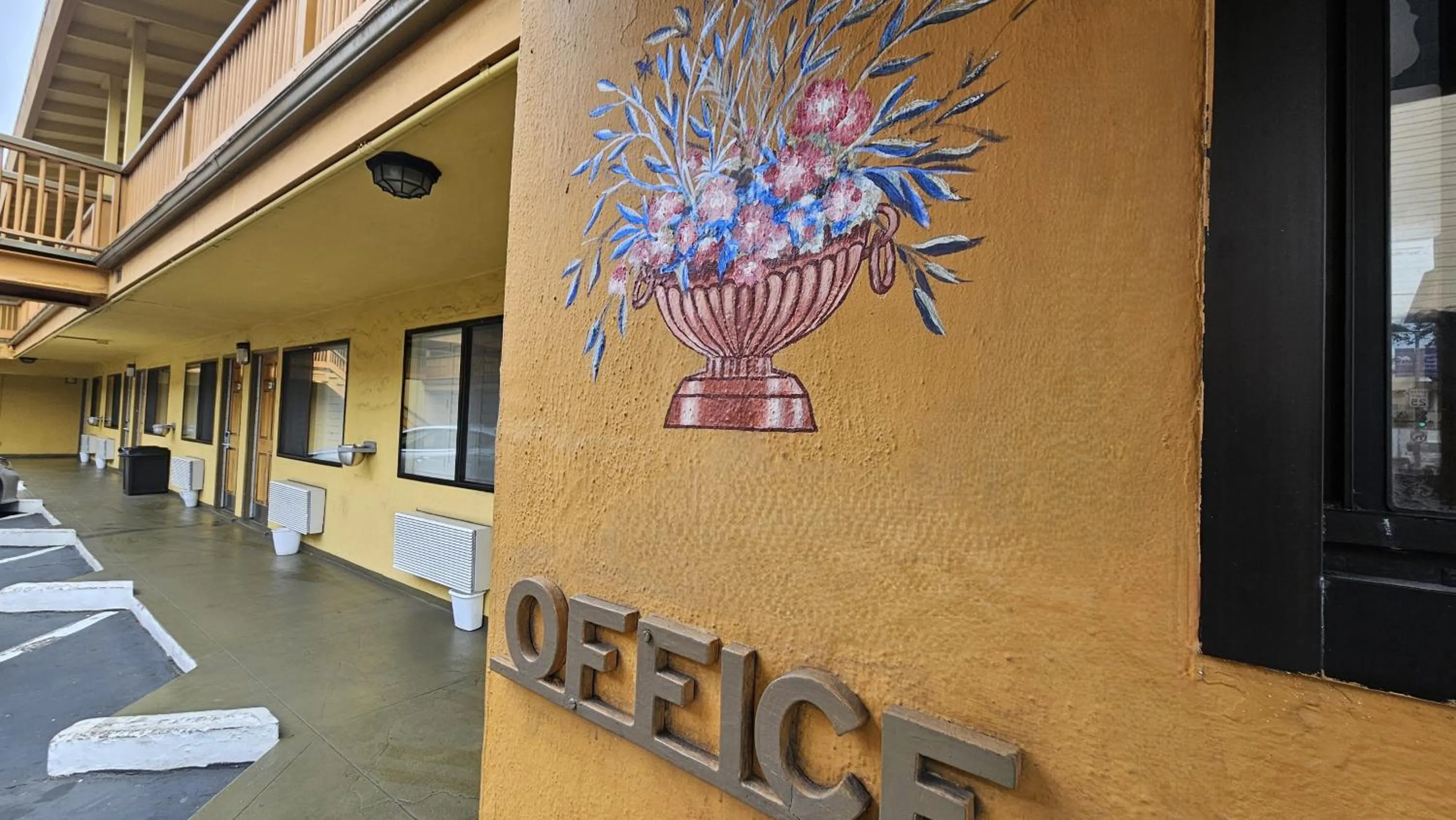 Property building in Geary Parkway Motel