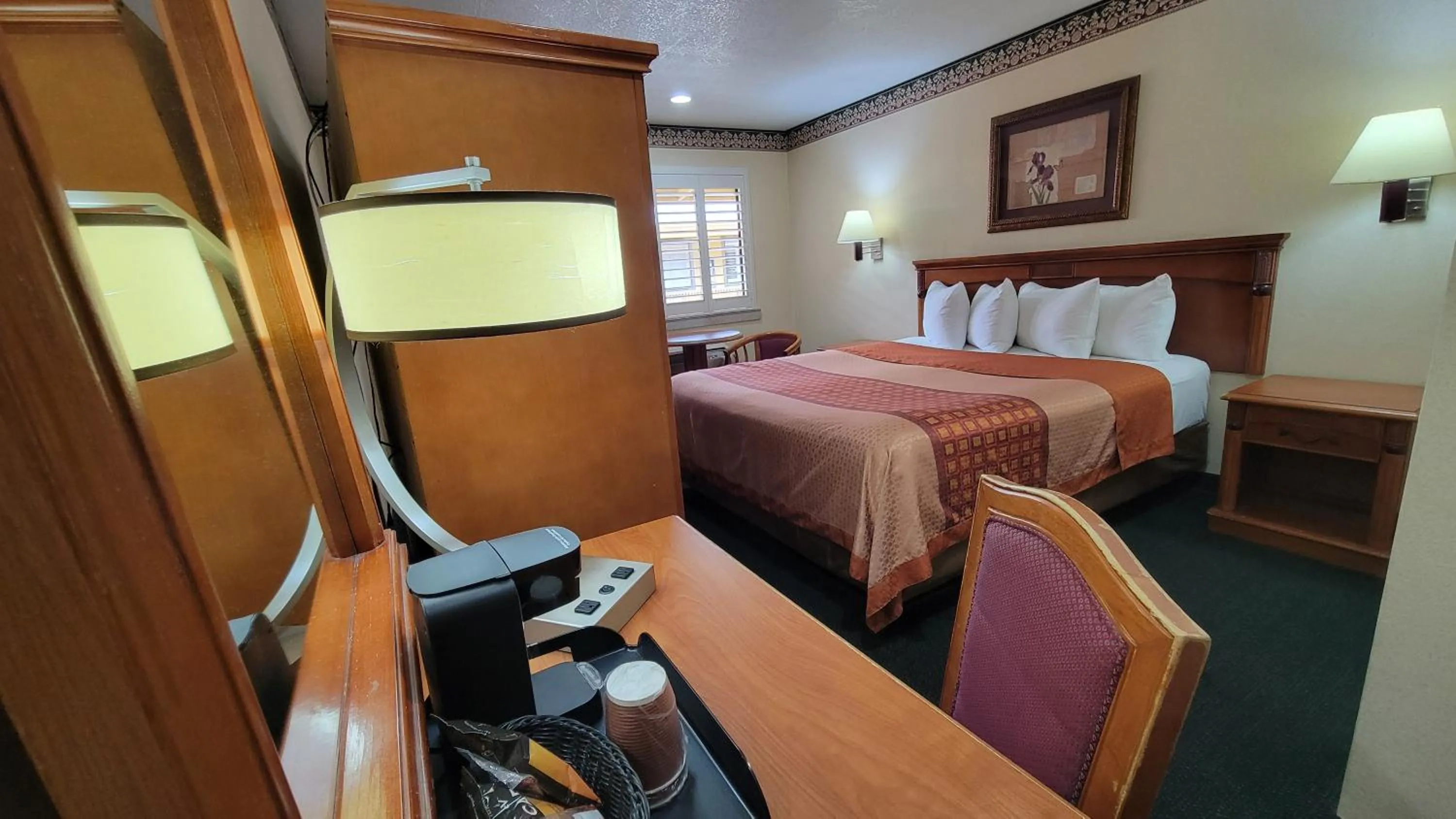 Bed in Geary Parkway Motel