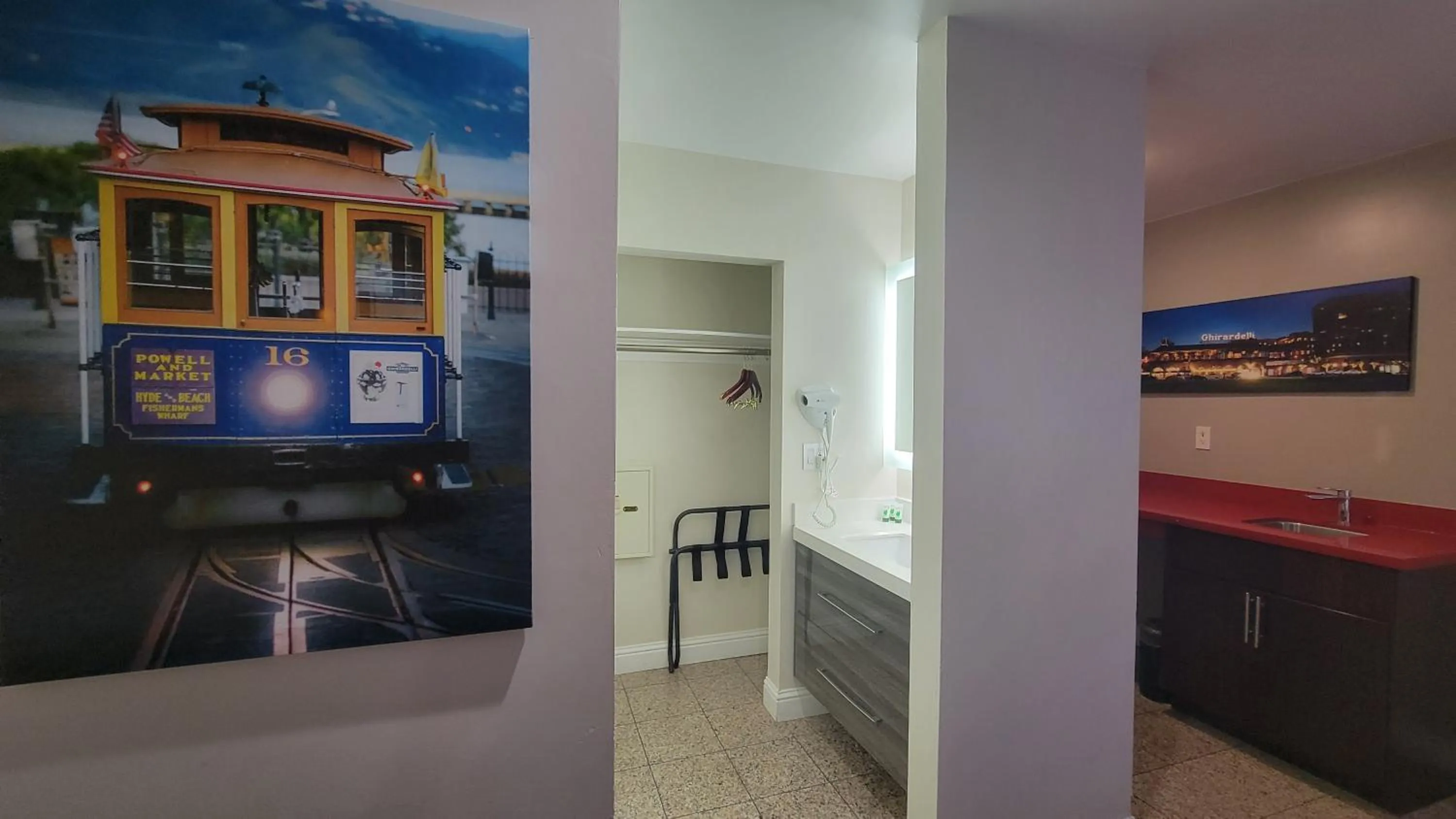 Bathroom in Presidio Parkway Inn