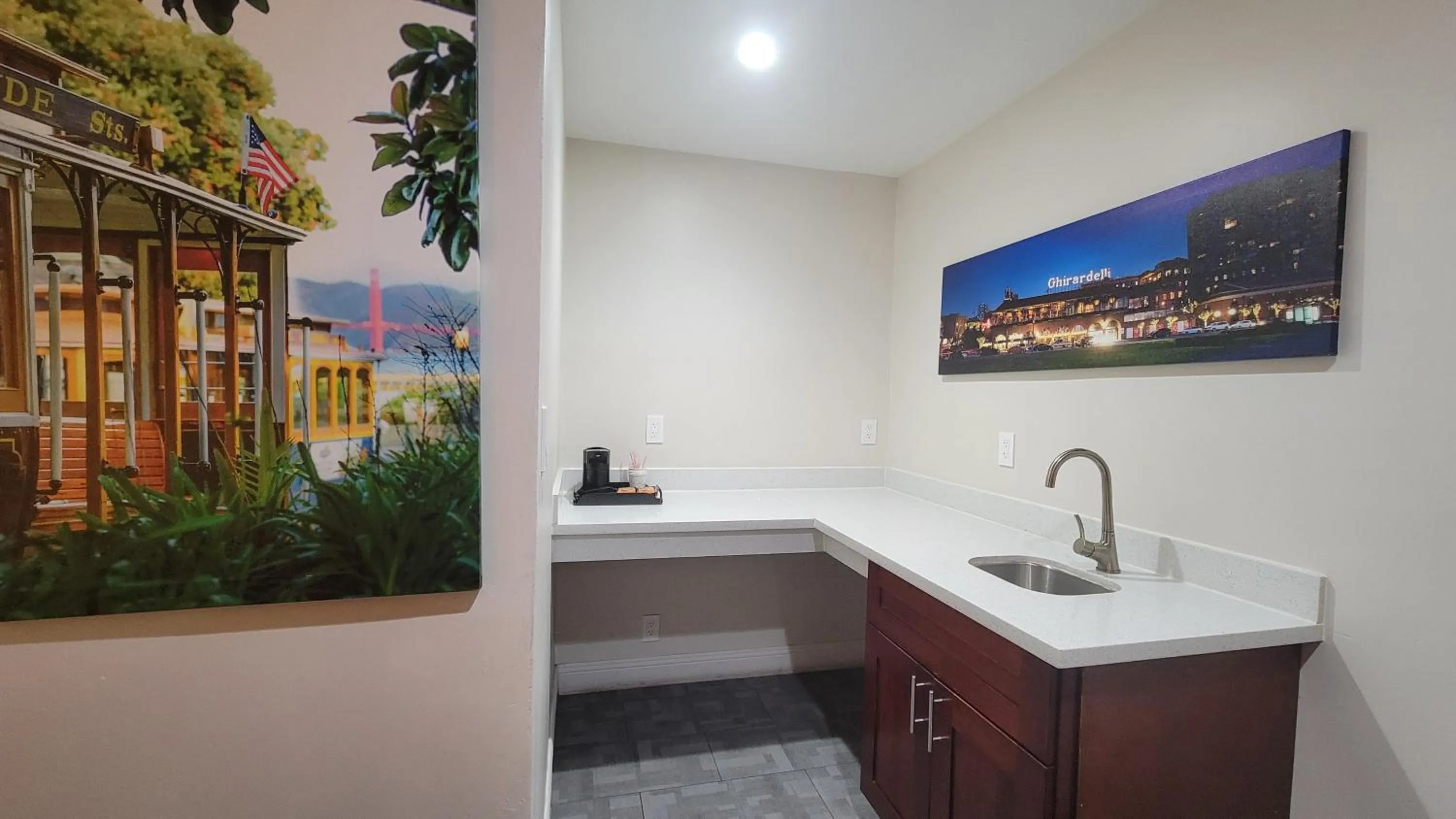 Kitchen or kitchenette in Presidio Parkway Inn