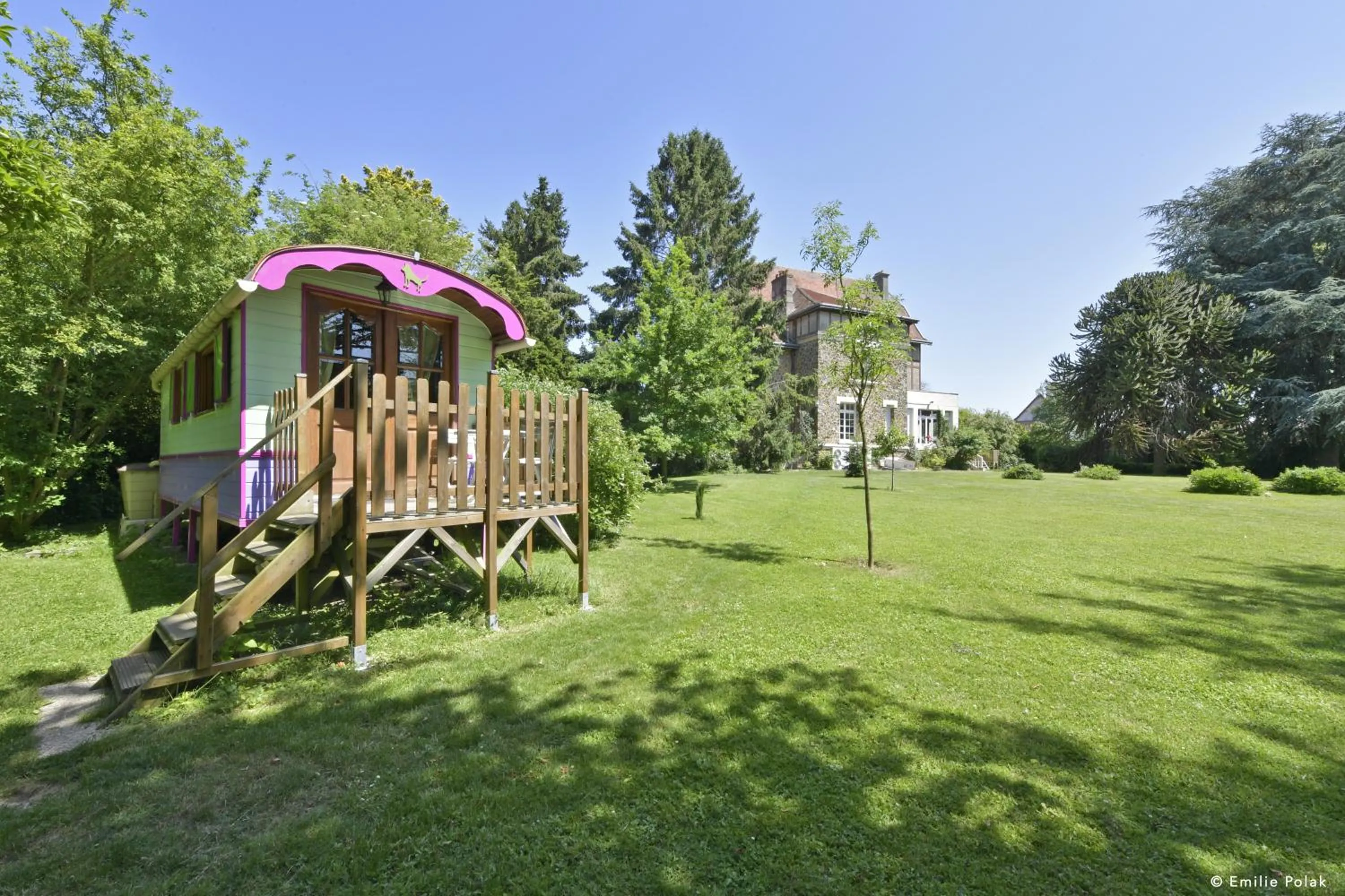 Property building in Roulotte La Verdine