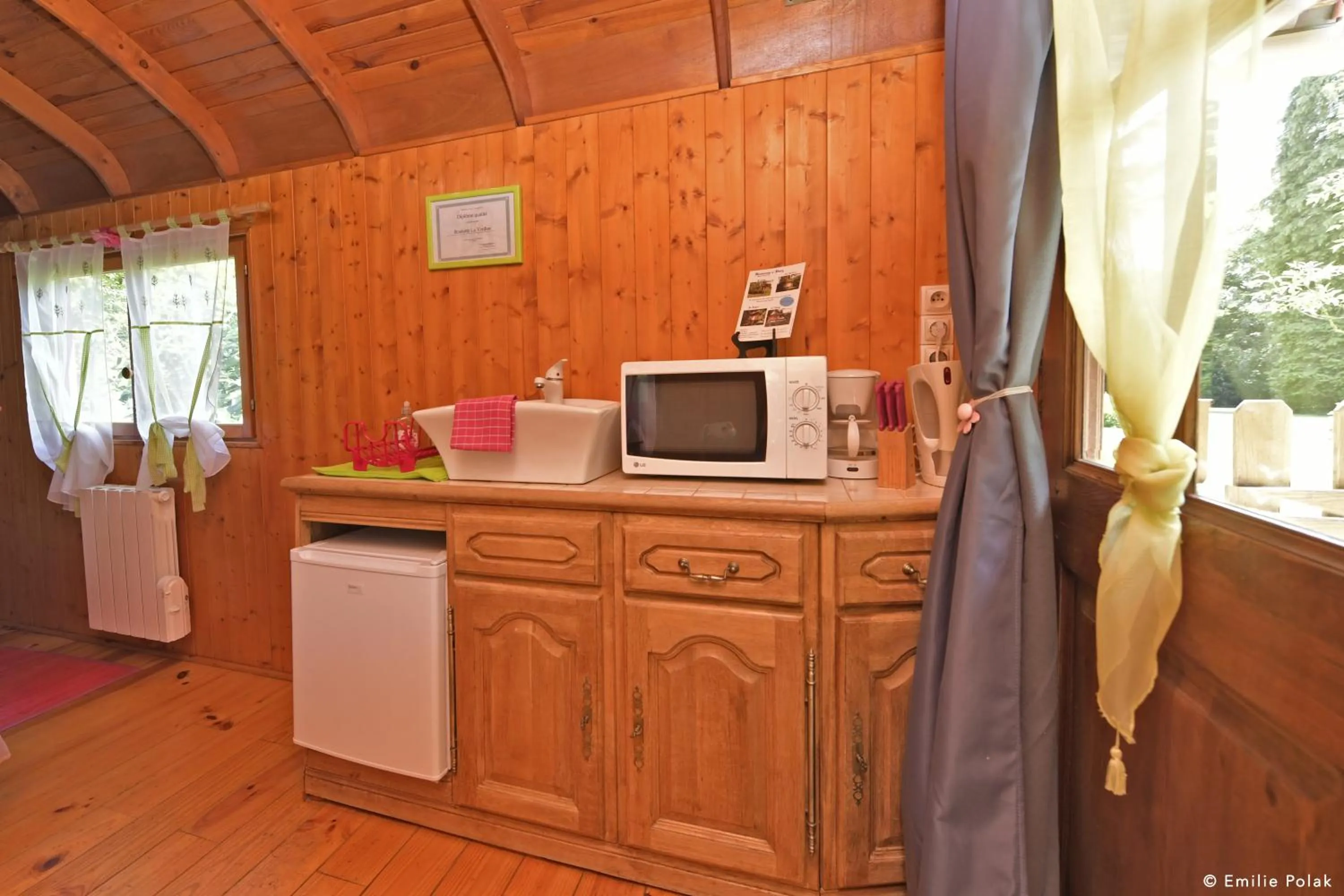 Kitchen or kitchenette in Roulotte La Verdine