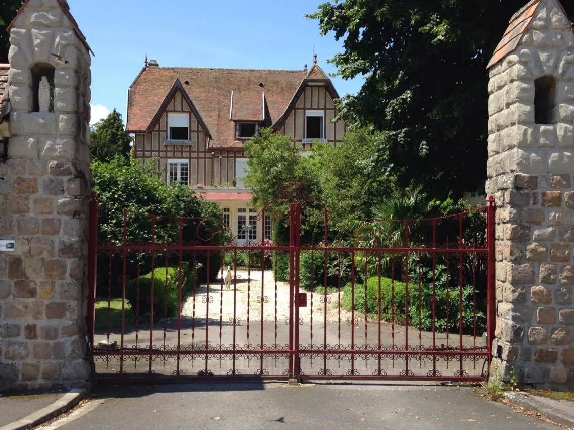 Property building in Roulotte La Verdine