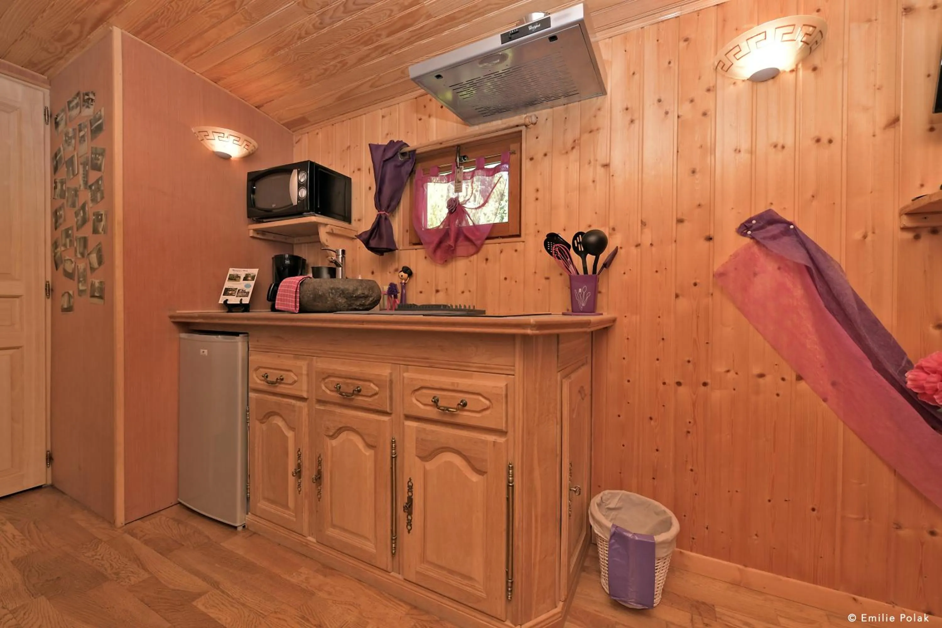 Kitchen or kitchenette in Roulotte La Verdine