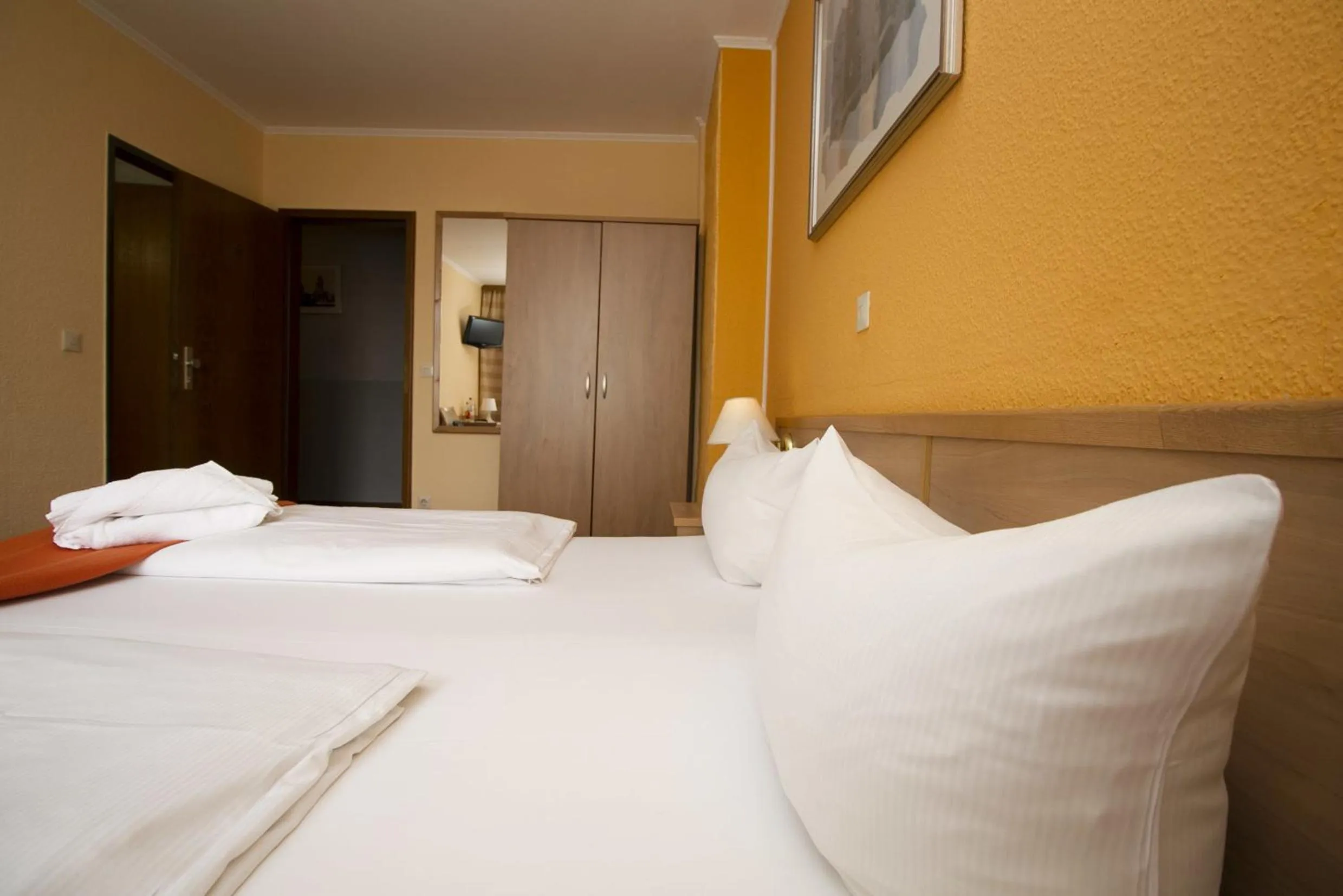 Photo of the whole room, Bed in Hotel Spreewitz am Kurfürstendamm