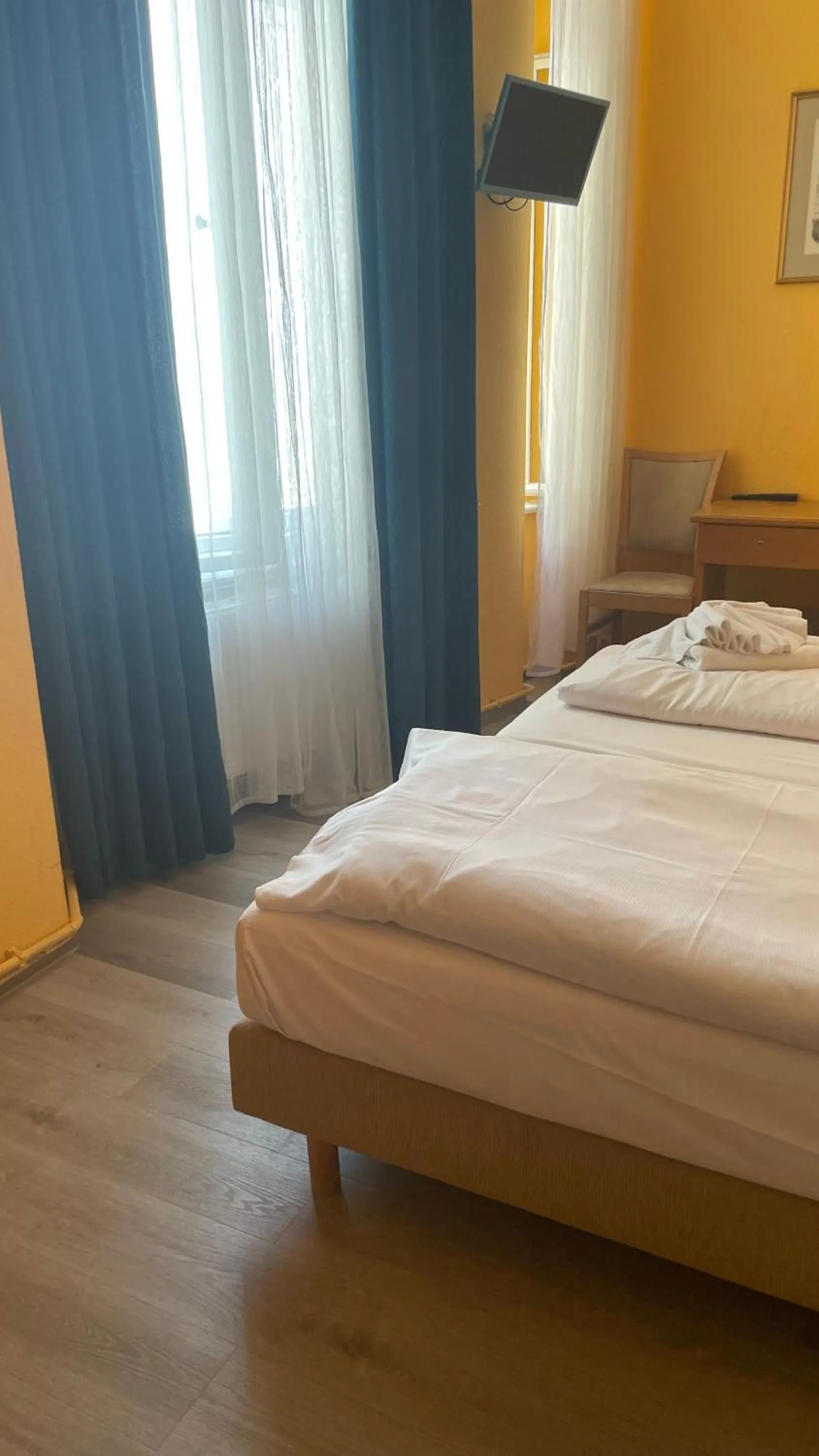 Photo of the whole room, Bed in Hotel Spreewitz am Kurfürstendamm