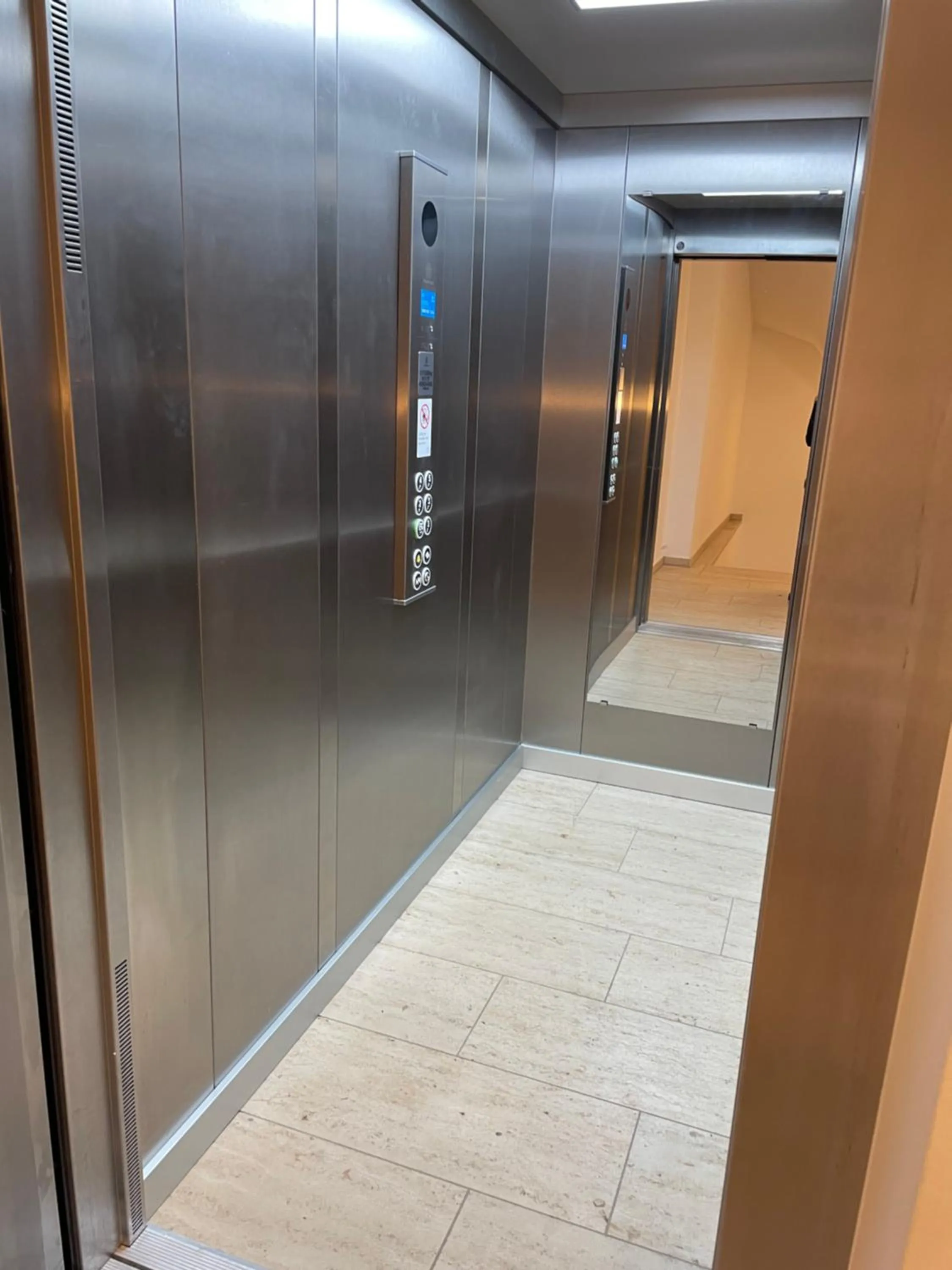 elevator in Hotel Spreewitz am Kurfürstendamm