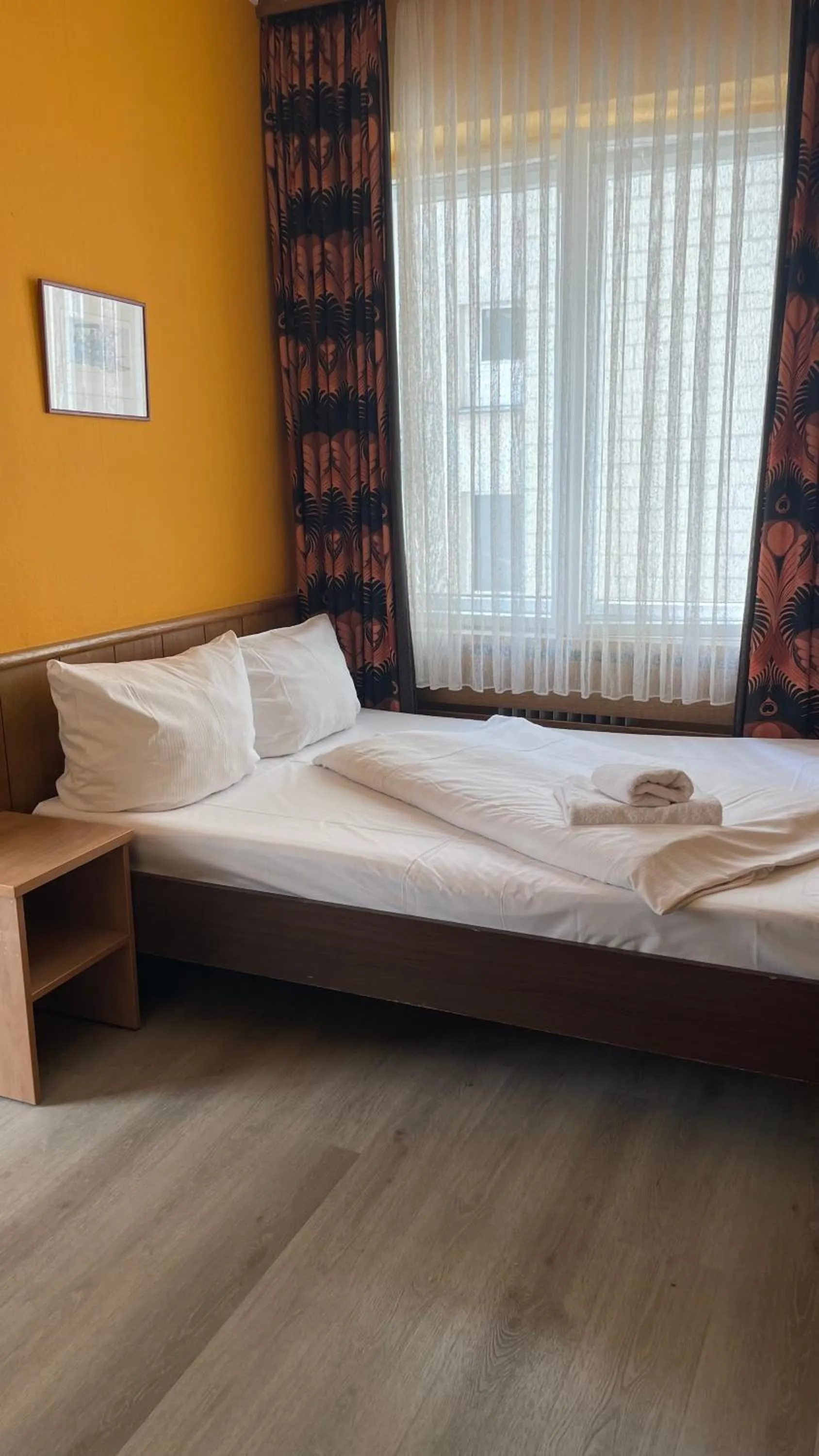 Photo of the whole room, Bed in Hotel Spreewitz am Kurfürstendamm