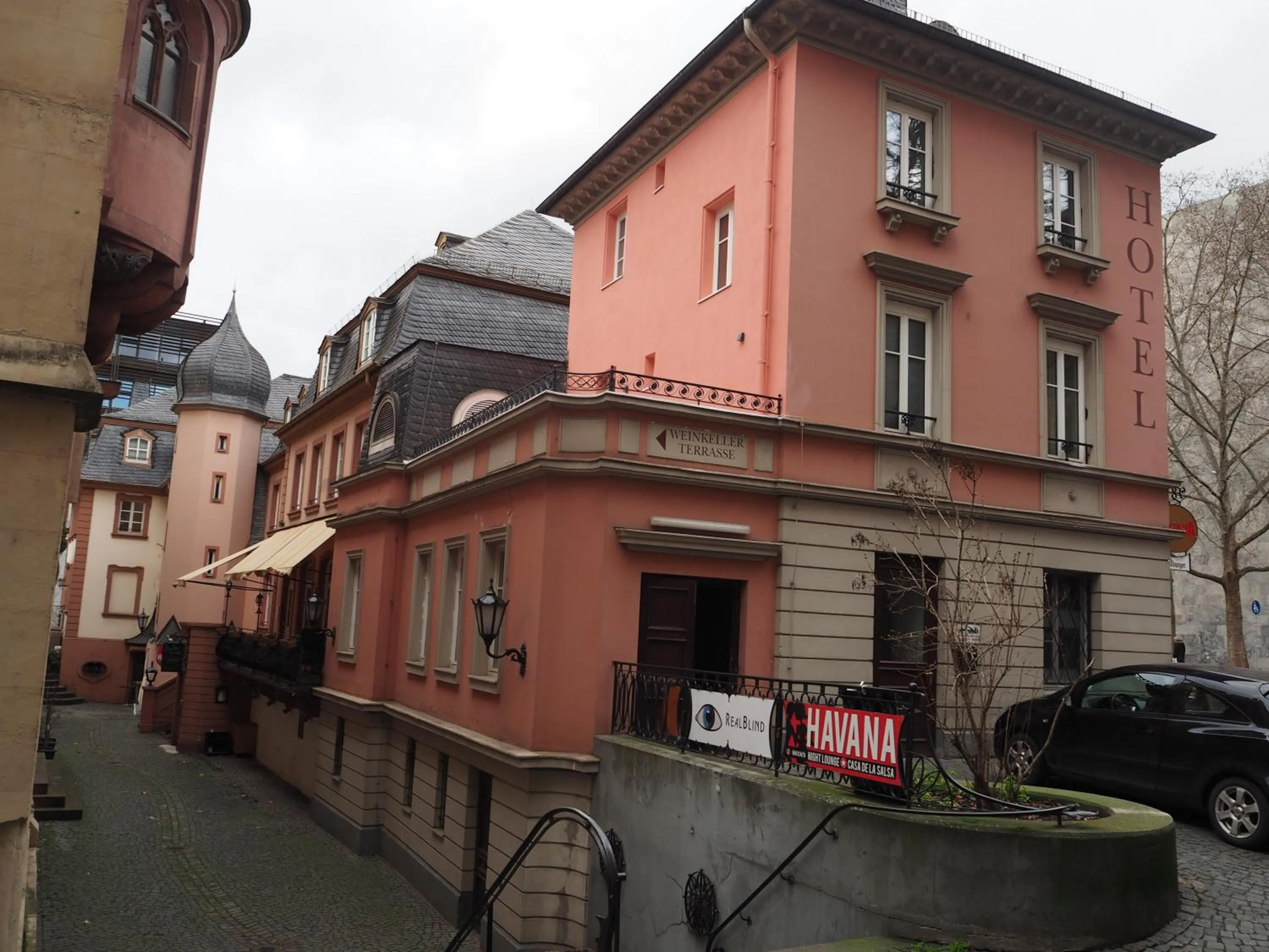 Property building in Hotel Havana