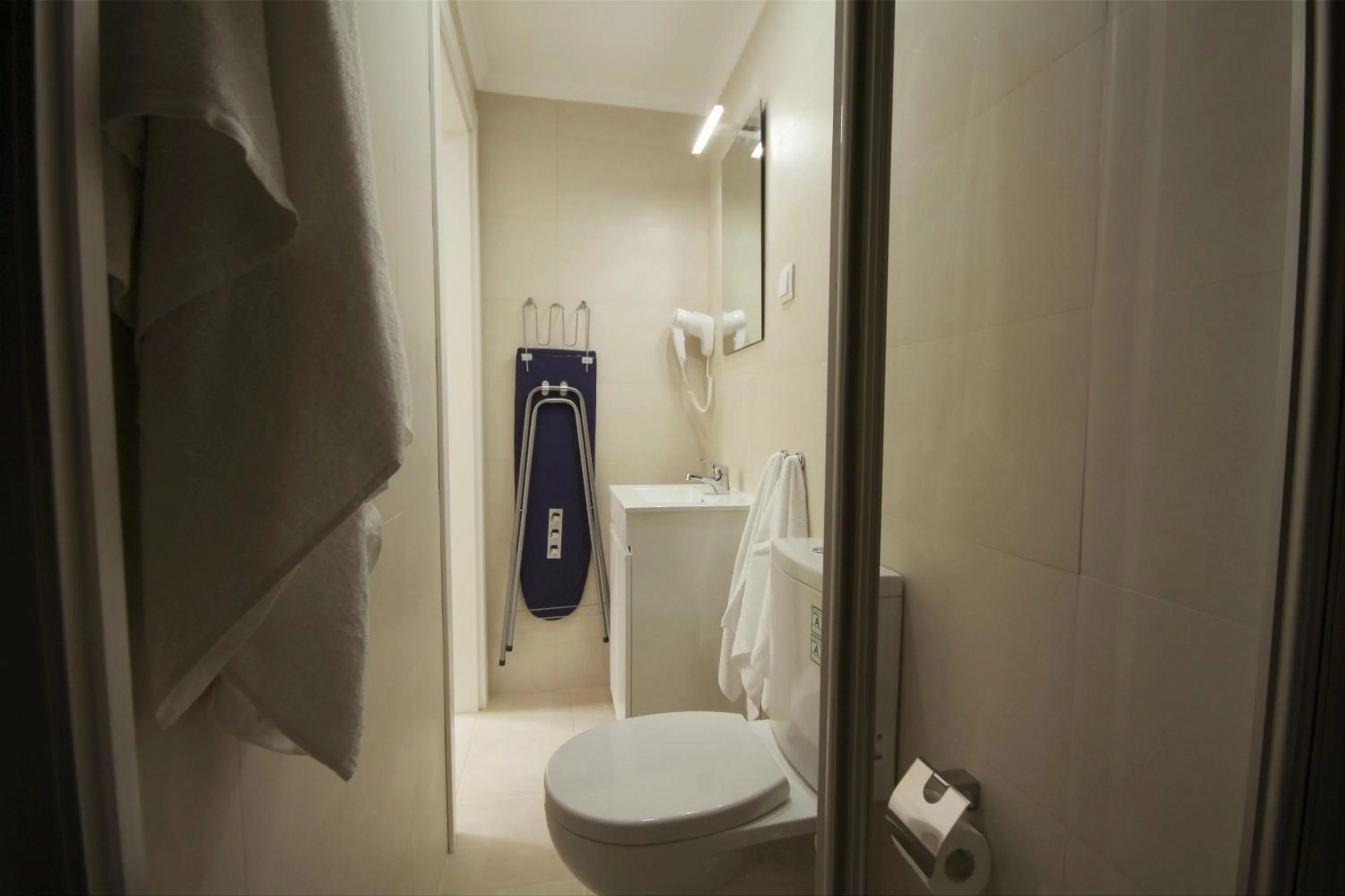 Bathroom in Alfama Right Point