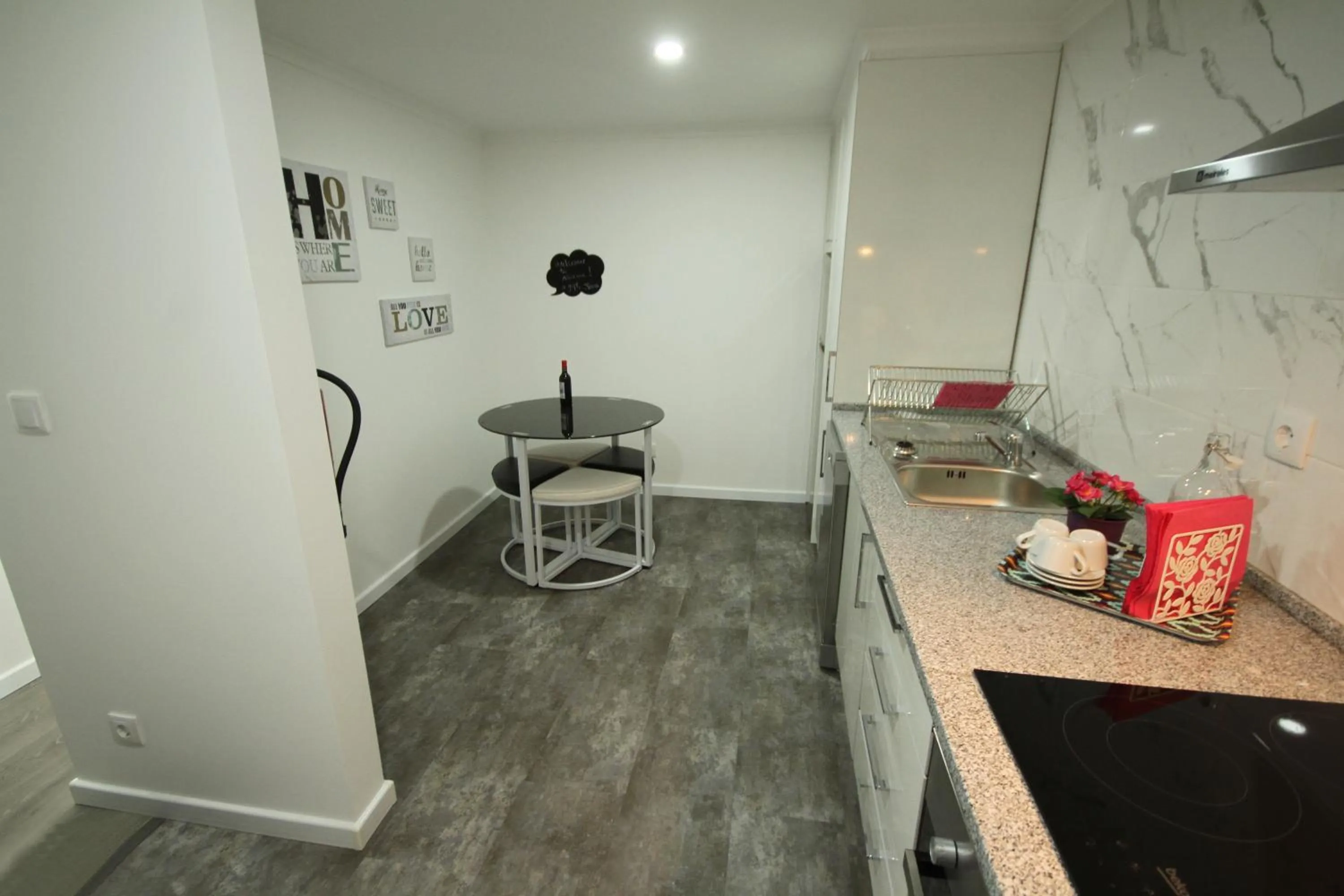 Coffee/tea facilities in Alfama Right Point