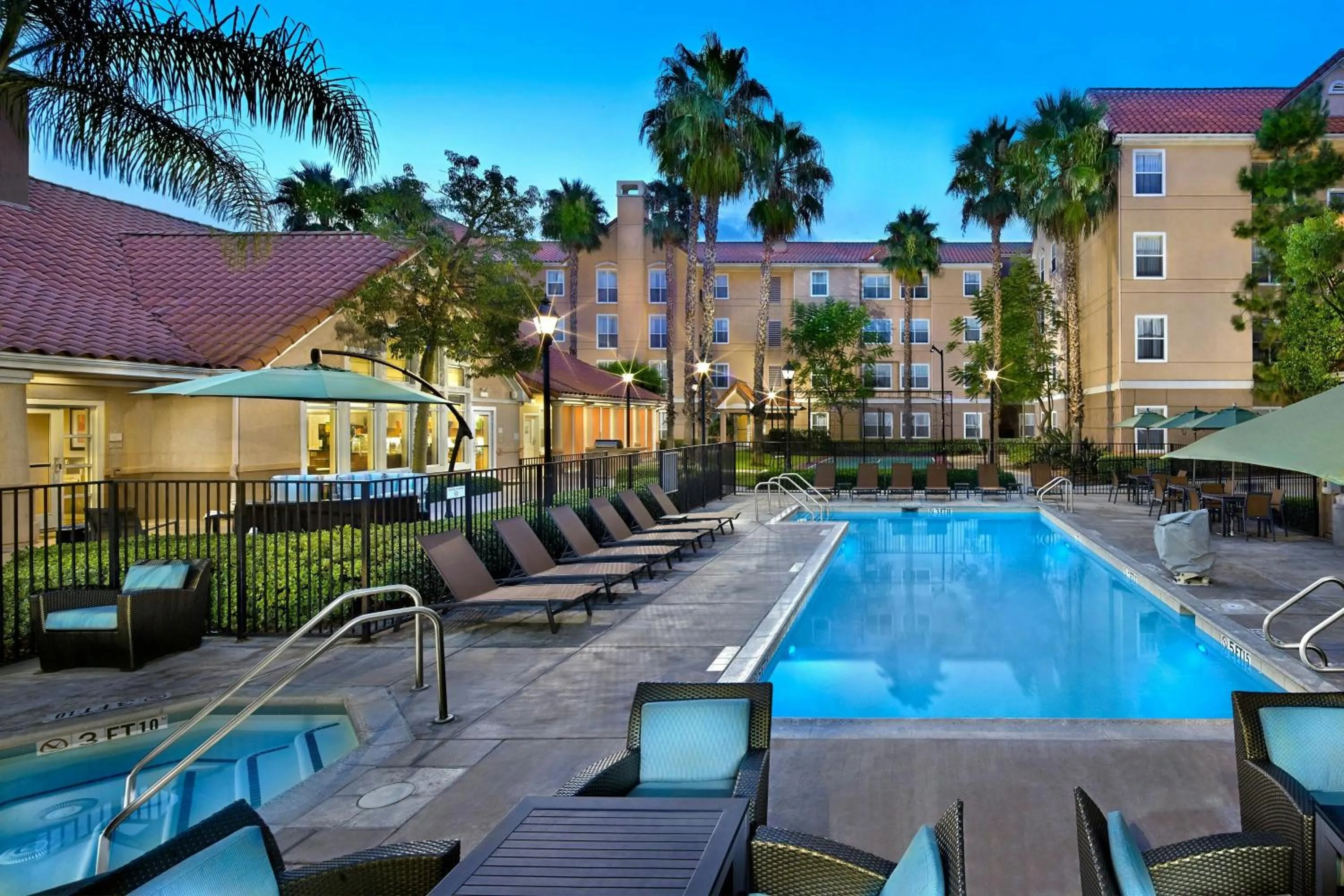 Swimming pool in Residence Inn Anaheim Hills Yorba Linda