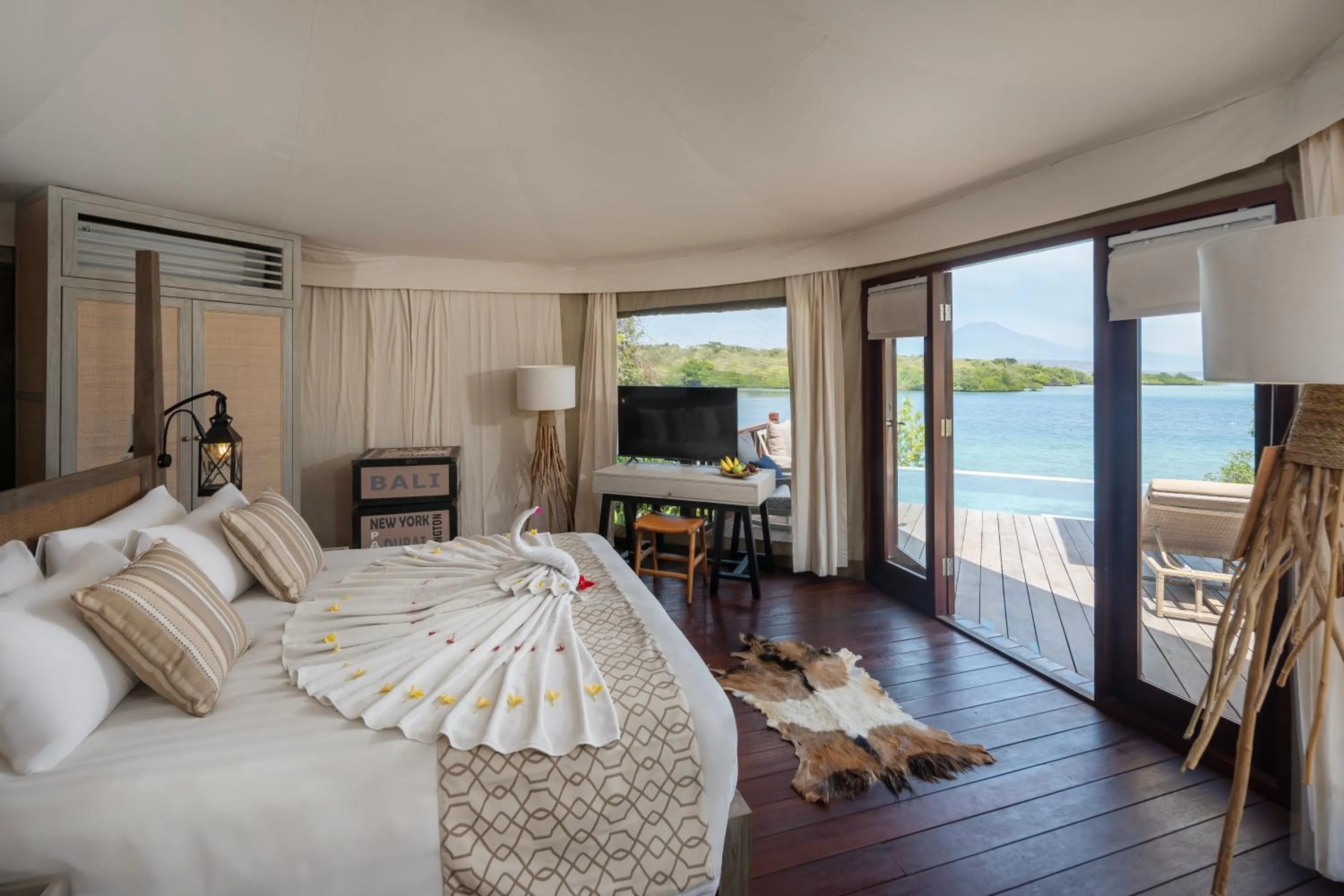 Bed in Menjangan Dynasty Resort