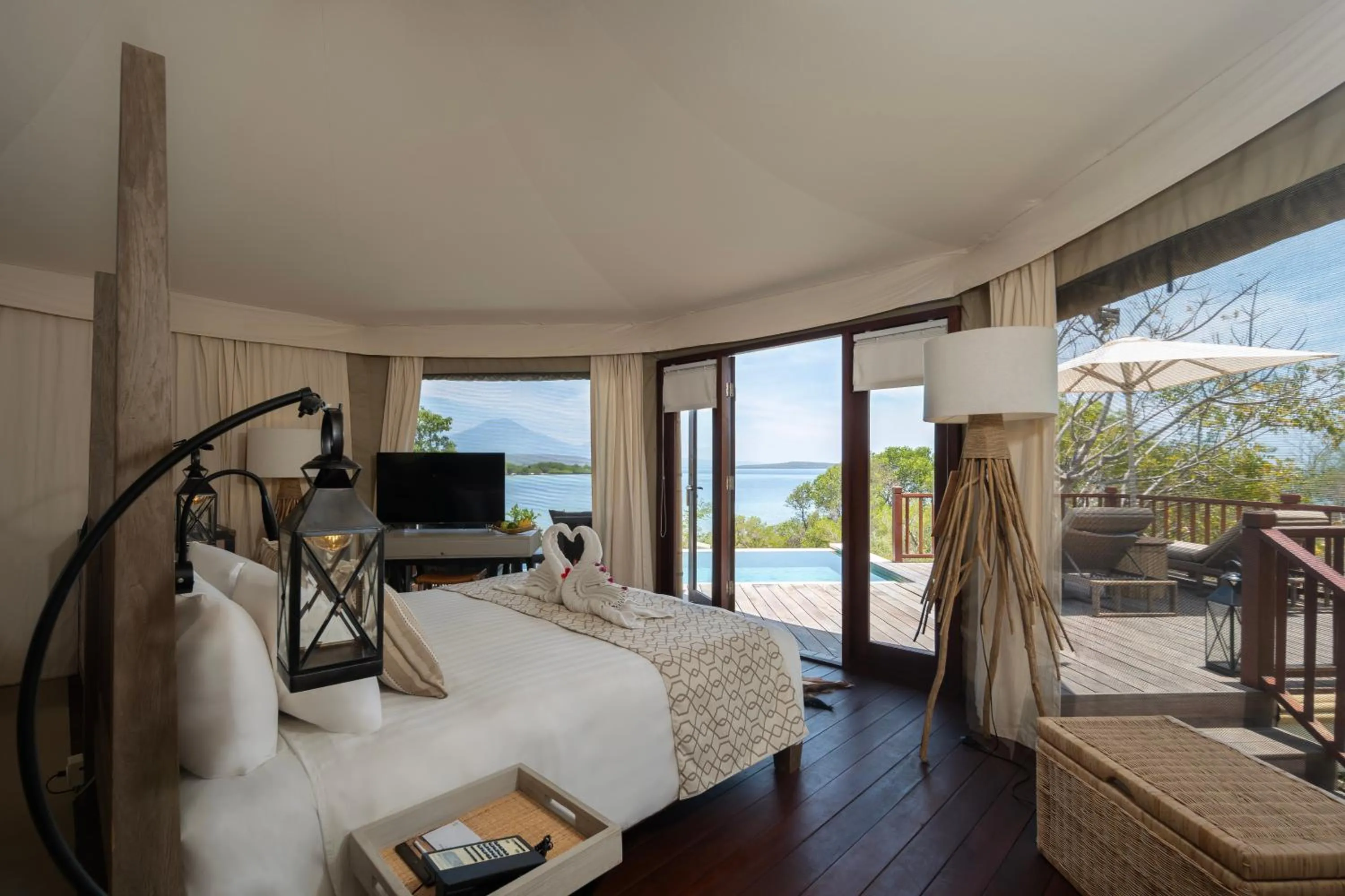 Bed in Menjangan Dynasty Resort