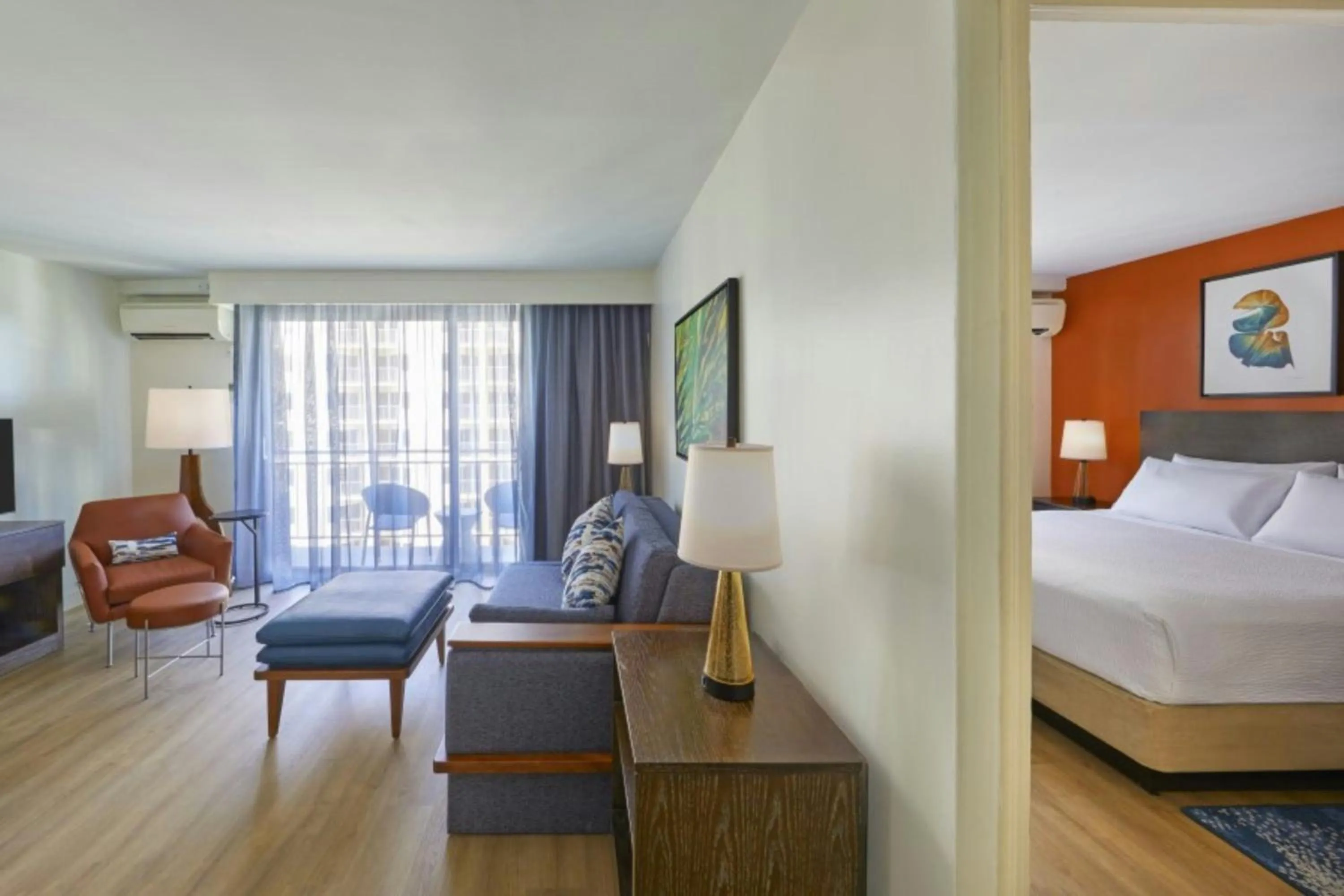 Bedroom, Bed in Courtyard by Marriott Waikiki Beach