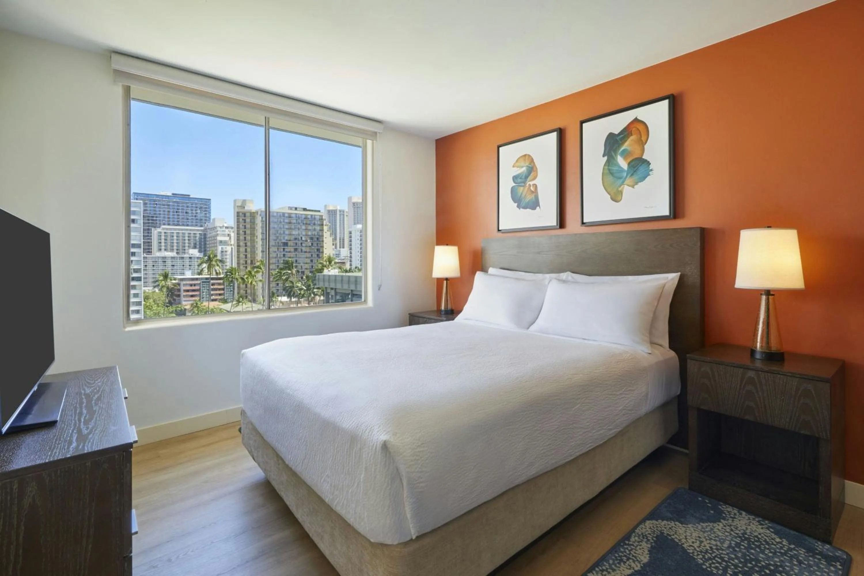 Bedroom, Bed in Courtyard by Marriott Waikiki Beach